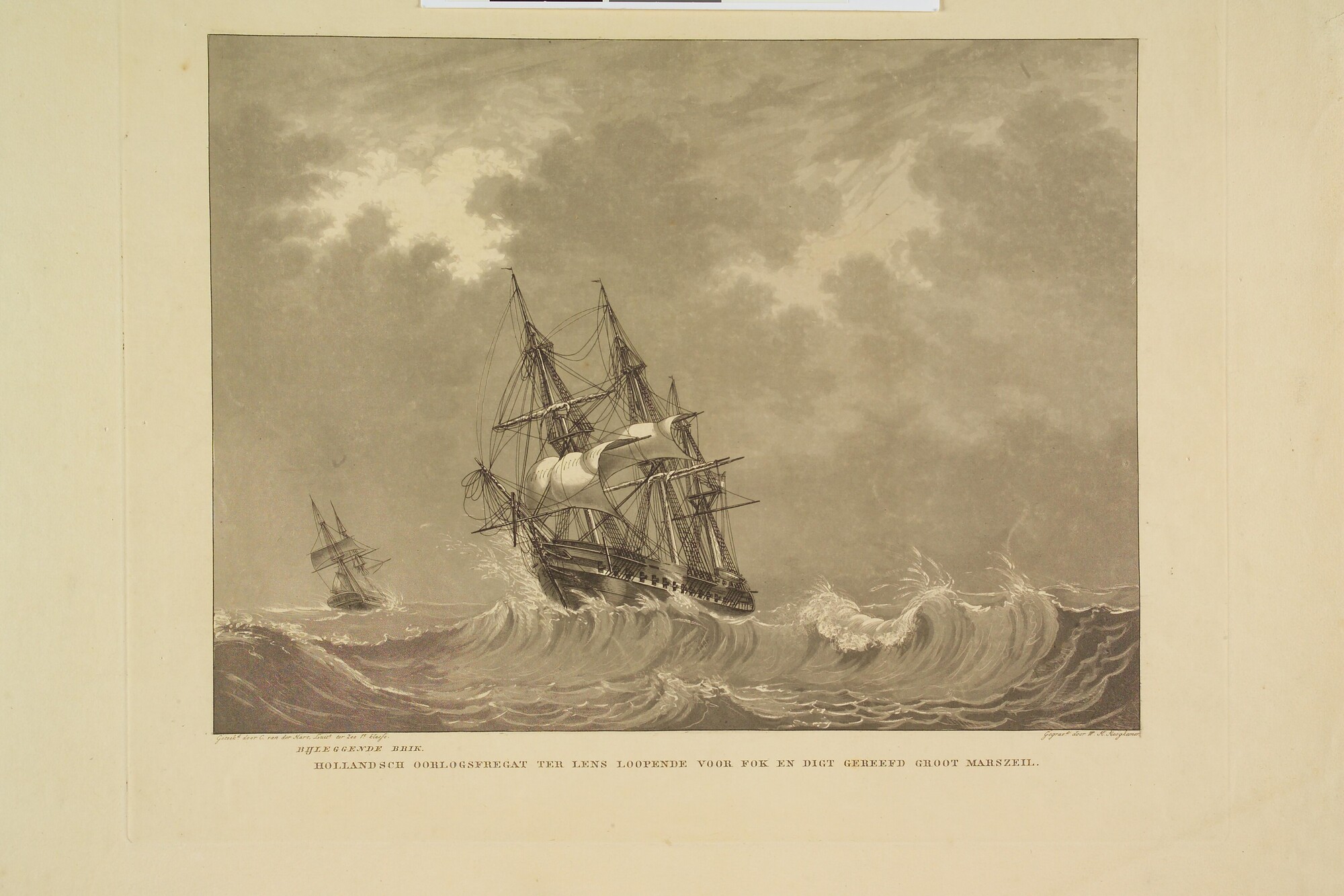 A.0149(0704); Een lenzend Nederlands oorlogsfregat in ruwe zee; prent