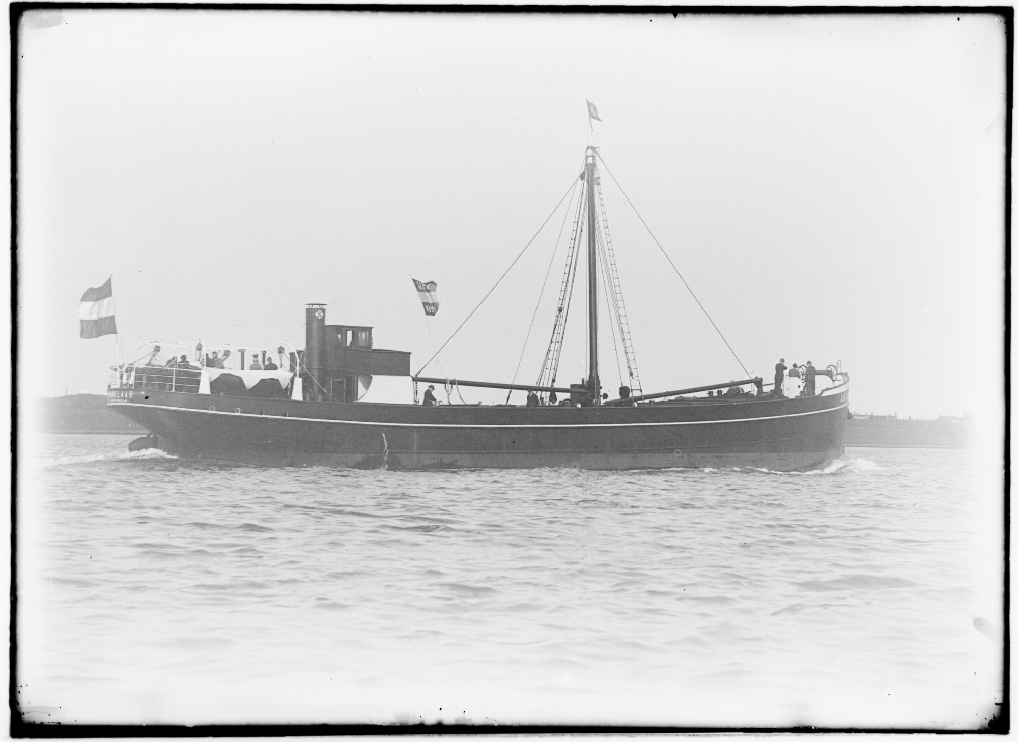 2018.0903; Glasnegatief van de lichter Adelaar (Nederlands, 1921); glasnegatief