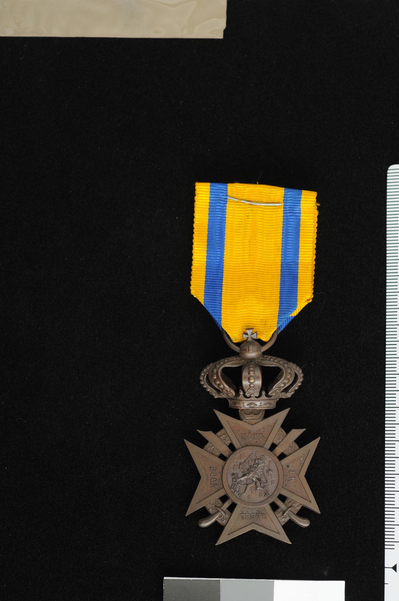 A.1355(02); Kruis voor Moed en Trouw, 1898; onderscheiding