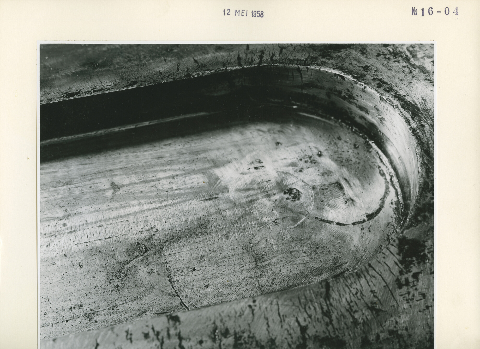 S.5444(3291)04; Foto van scheuren in de schroefas van de Baron Cawdor; foto