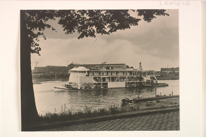 S.5219(12)0172; Foto's van de proeftocht van de bij de ASMgebouwde Braziliaanse hekwieler 'Placido de Castro' bij vertrek van de ASM; fotoreportage