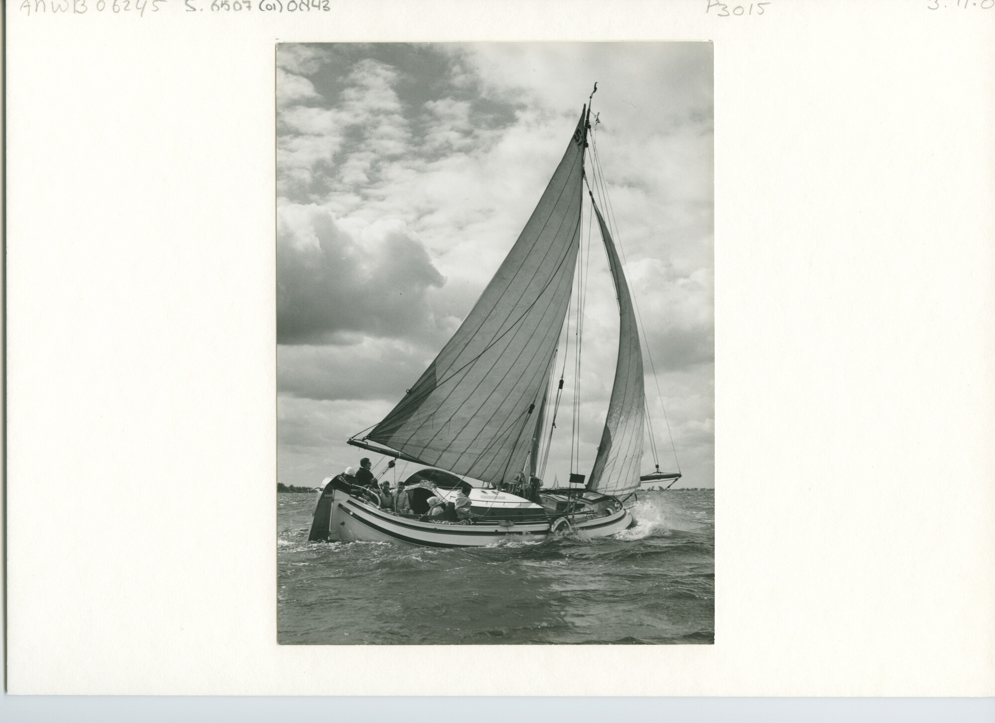 S.6507(01)0843; Foto van de boeier Frans Naerebout, eigenaar hr. Foto van de Haas; foto