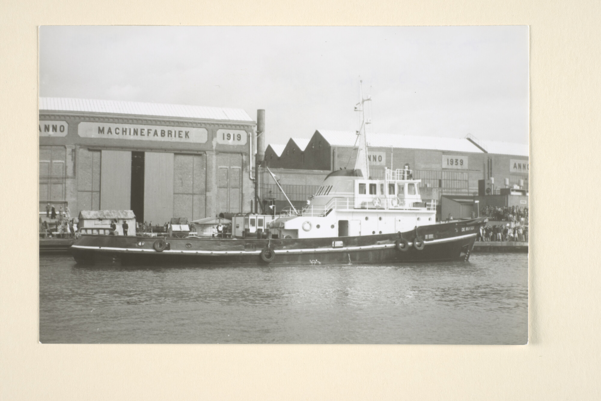 1996.1123; De motorsleepboot 'De Ruyter' (in 1962 gebouwd als 'Sophia' en in 1972 herdoopt) van de BV; foto