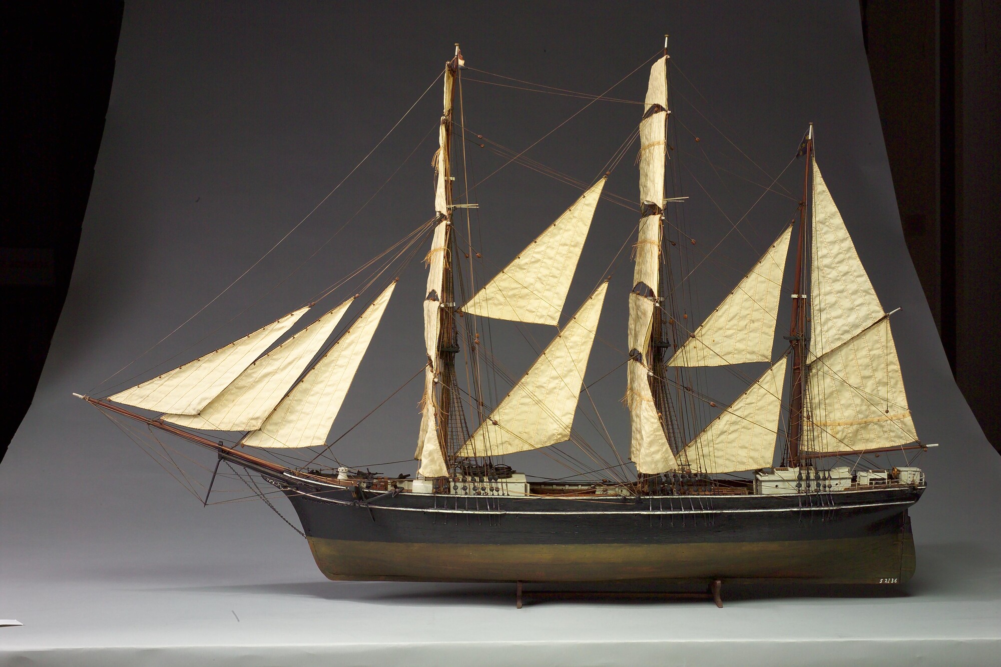 S.2136; Model van de klipperbark Thorbecke VII; scheepsmodel