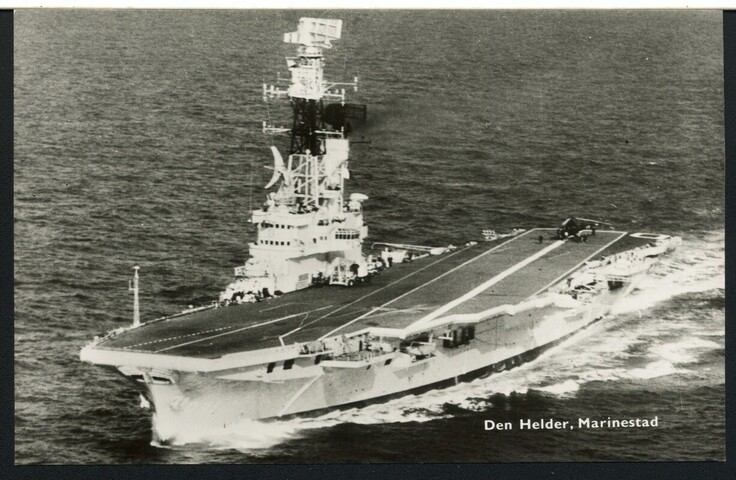 S.6408(0042); Het vliegkampschip Hr.Ms. 'Karel Doorman' (R 81); prentbriefkaart