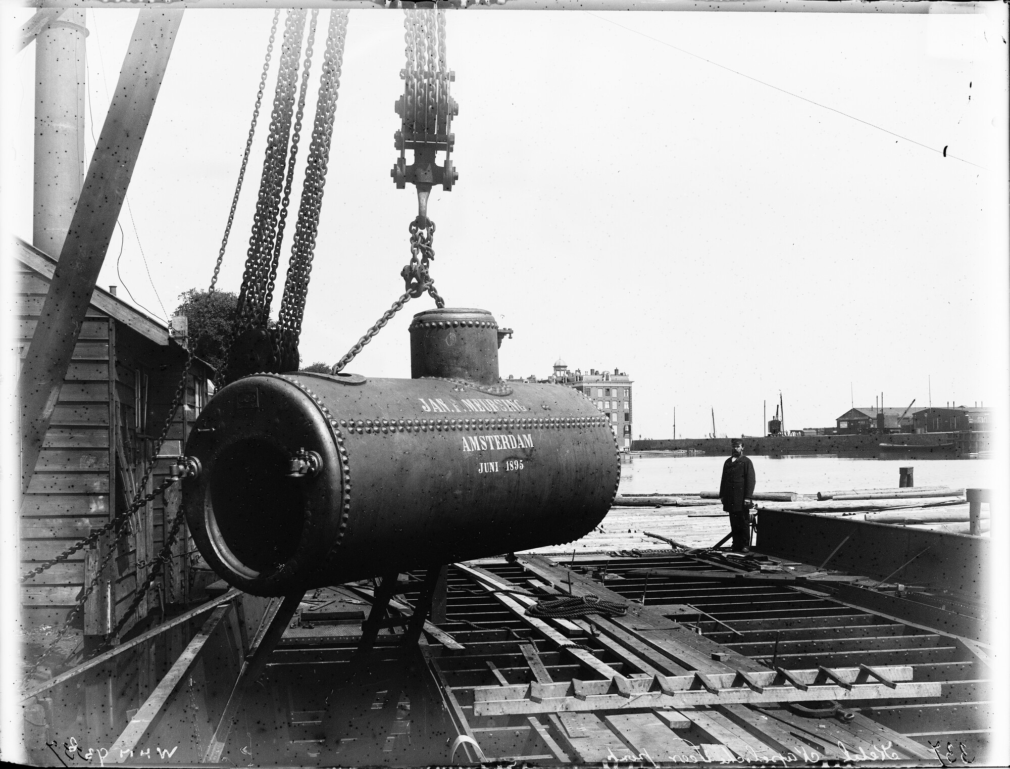 S.1156(06)280a1; Negatief van een stoomketel voor de stoomkabelpont aan het Capelsche Veer; negatief