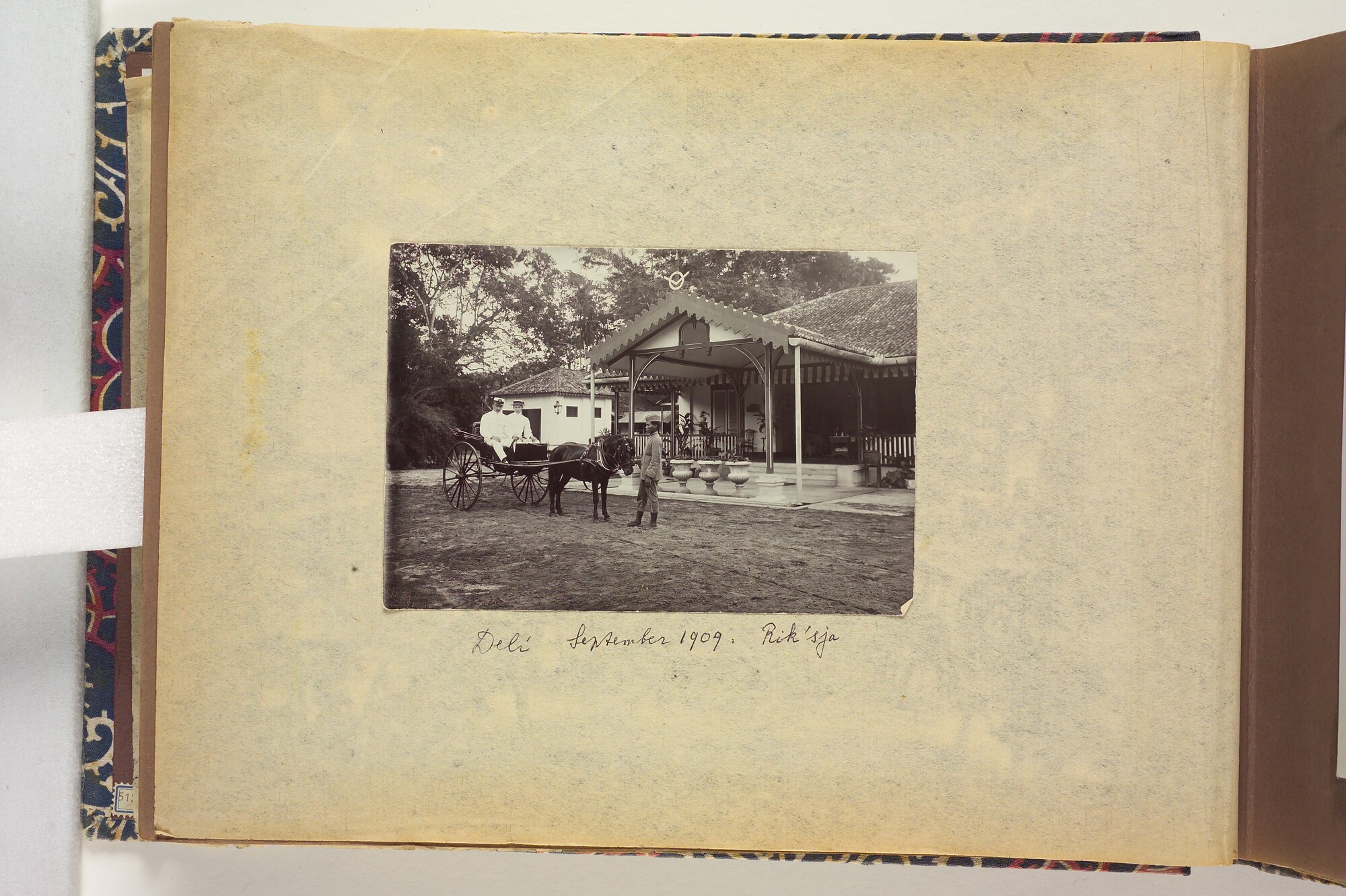 S.5679(01); Album van C.R. van Blijenburgh met foto's gemaakt tijdens reizen tussen 1901; fotoalbum