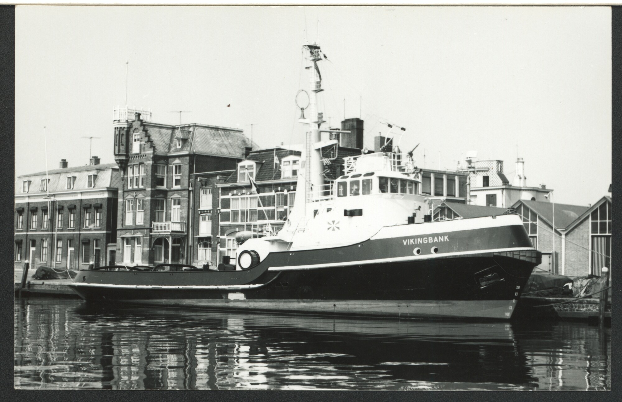 A.4743(07); De zeesleepboot ms. 'Vikingbank' van de Nieuwe Rotterdamse Sleepdienst in de; prentbriefkaart