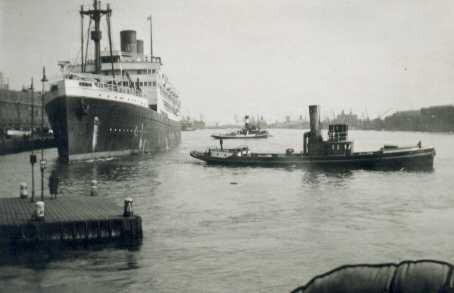 2001.2214; Het mailschip ss. Jan Pieterzoon Coen van de SMN; foto