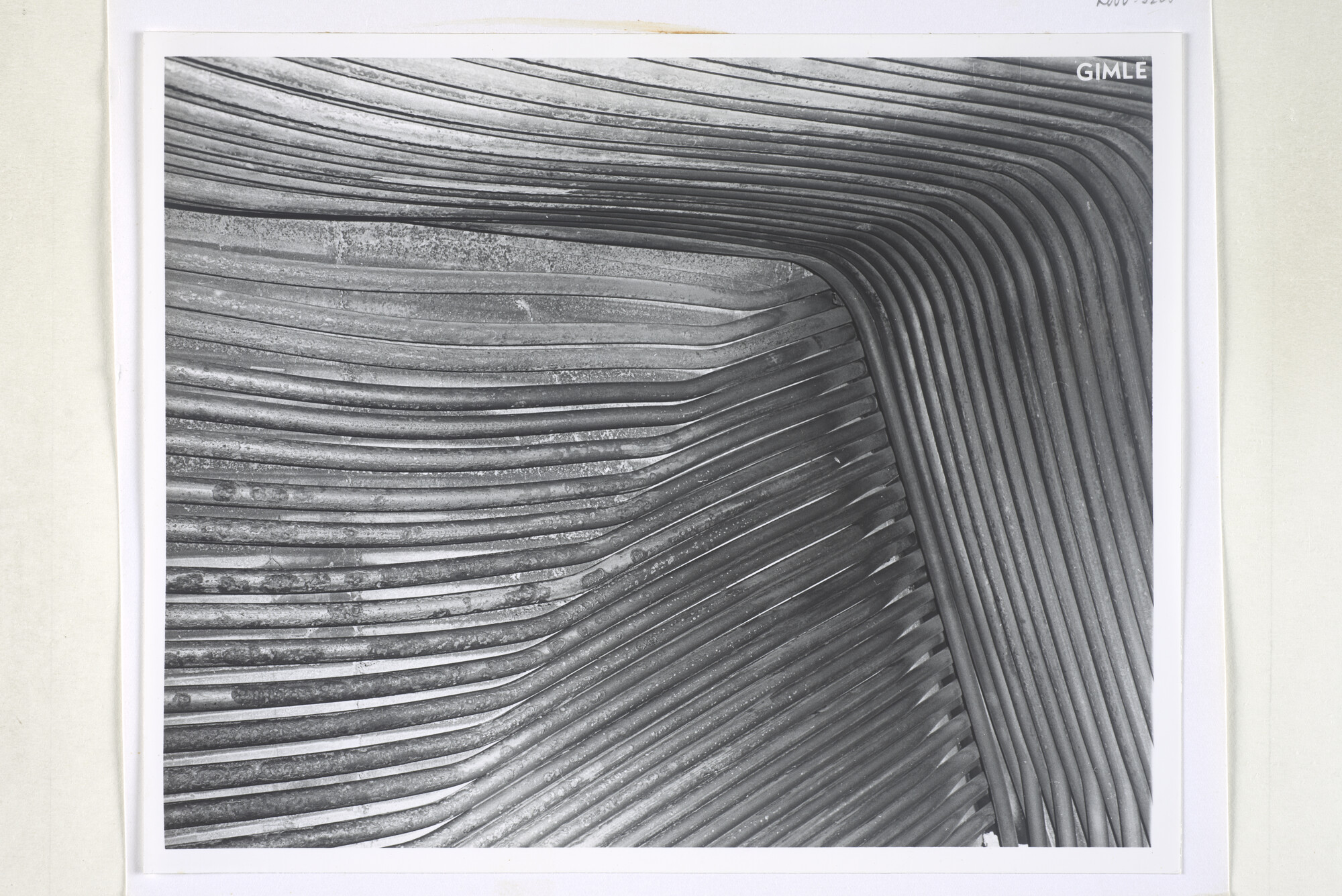 2000.3205; (Schade)fotos van beschadigingen aan de voortstuwingsinstallatie van de [...]; fotoreportage
