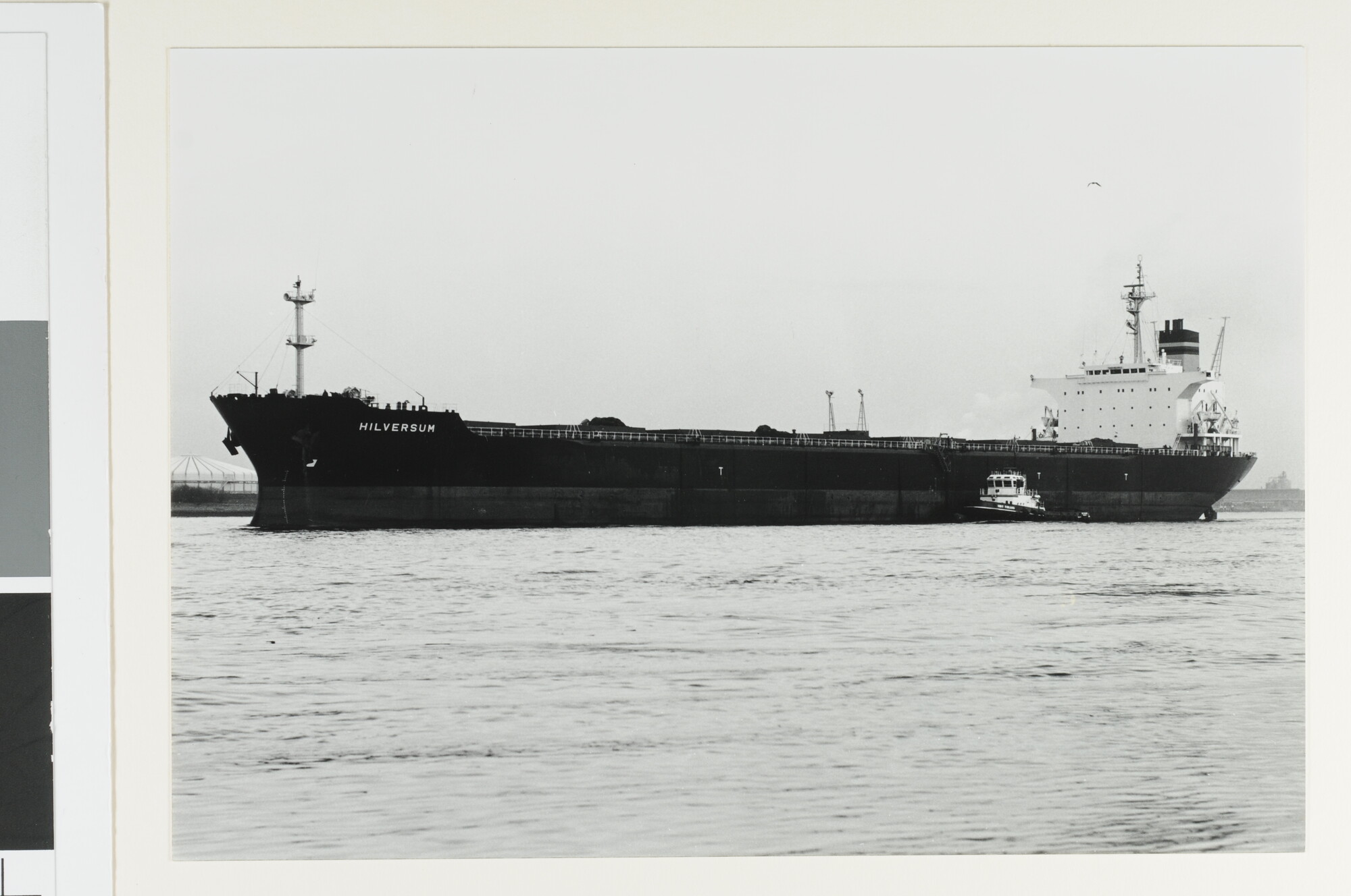 S.7032(045); De bulk-carrier ms. 'Hilversum' van de NV; foto