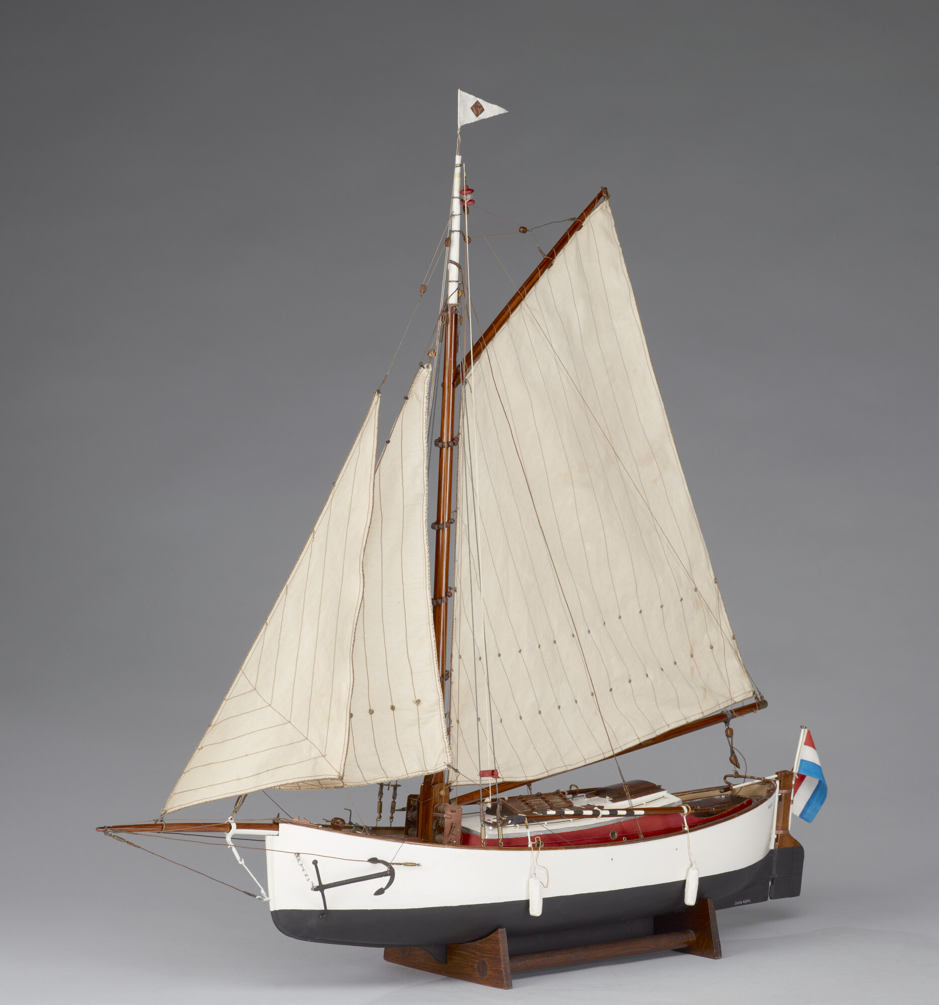 2004.5705; Model van de zeilsloep Navis; scheepsmodel