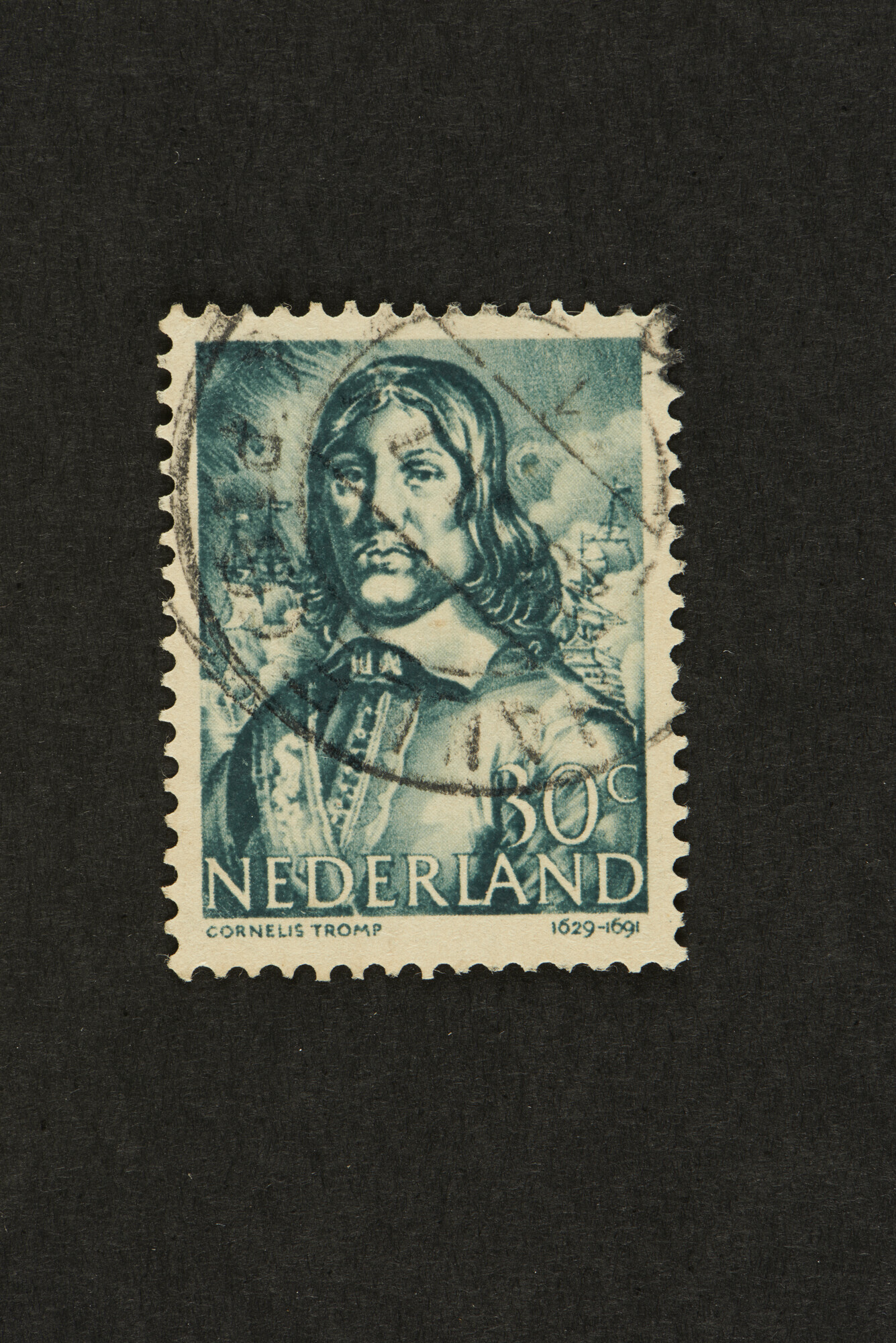 2014.0308; Postzegel van 30 cent uit de Zeehelden-serie van 1943-1944: C.M. Tromp; postzegel
