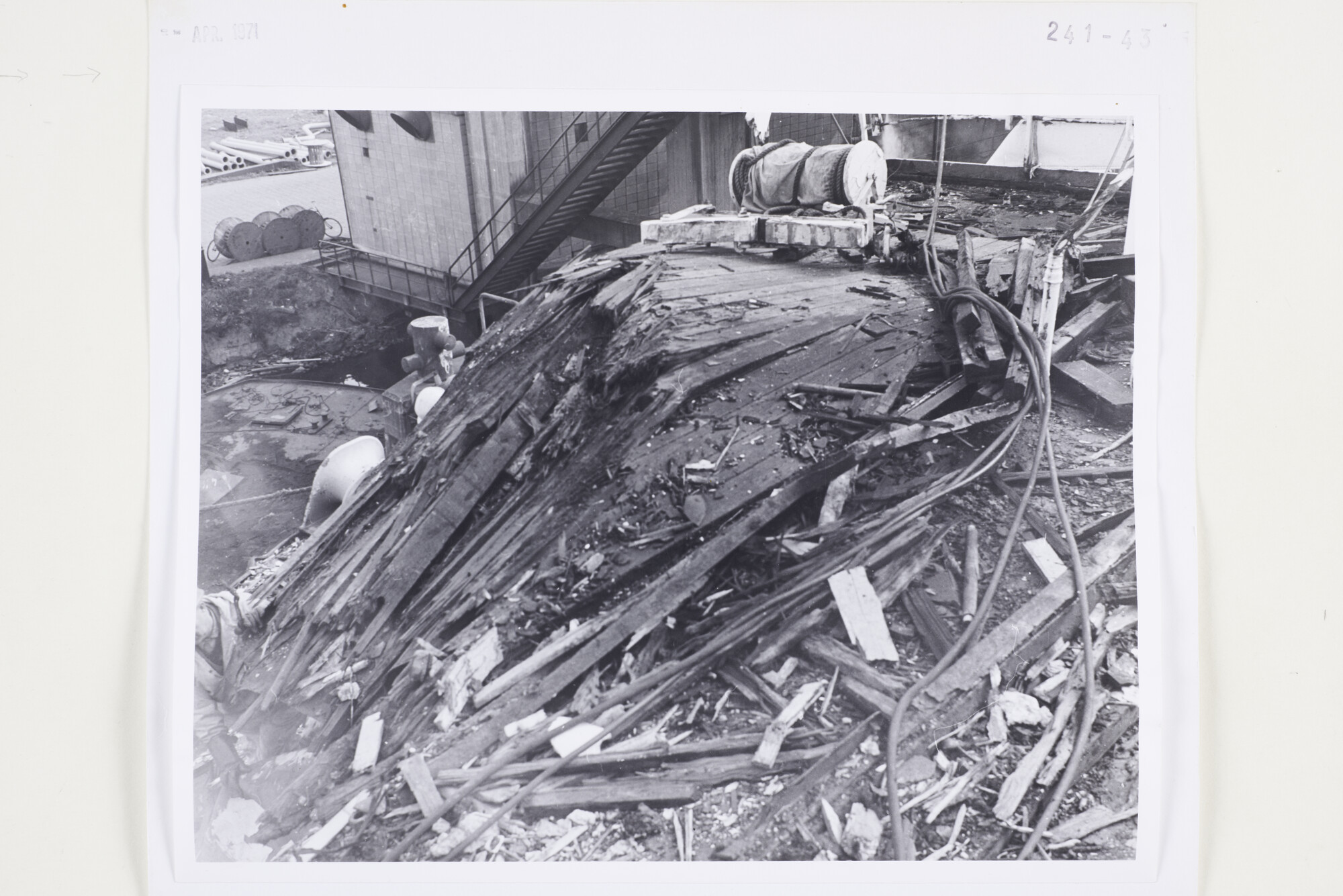 S.5444(5237)02; Foto van de reparatie van de aanvaringsschade aan het vrachtschip Tasmania; foto