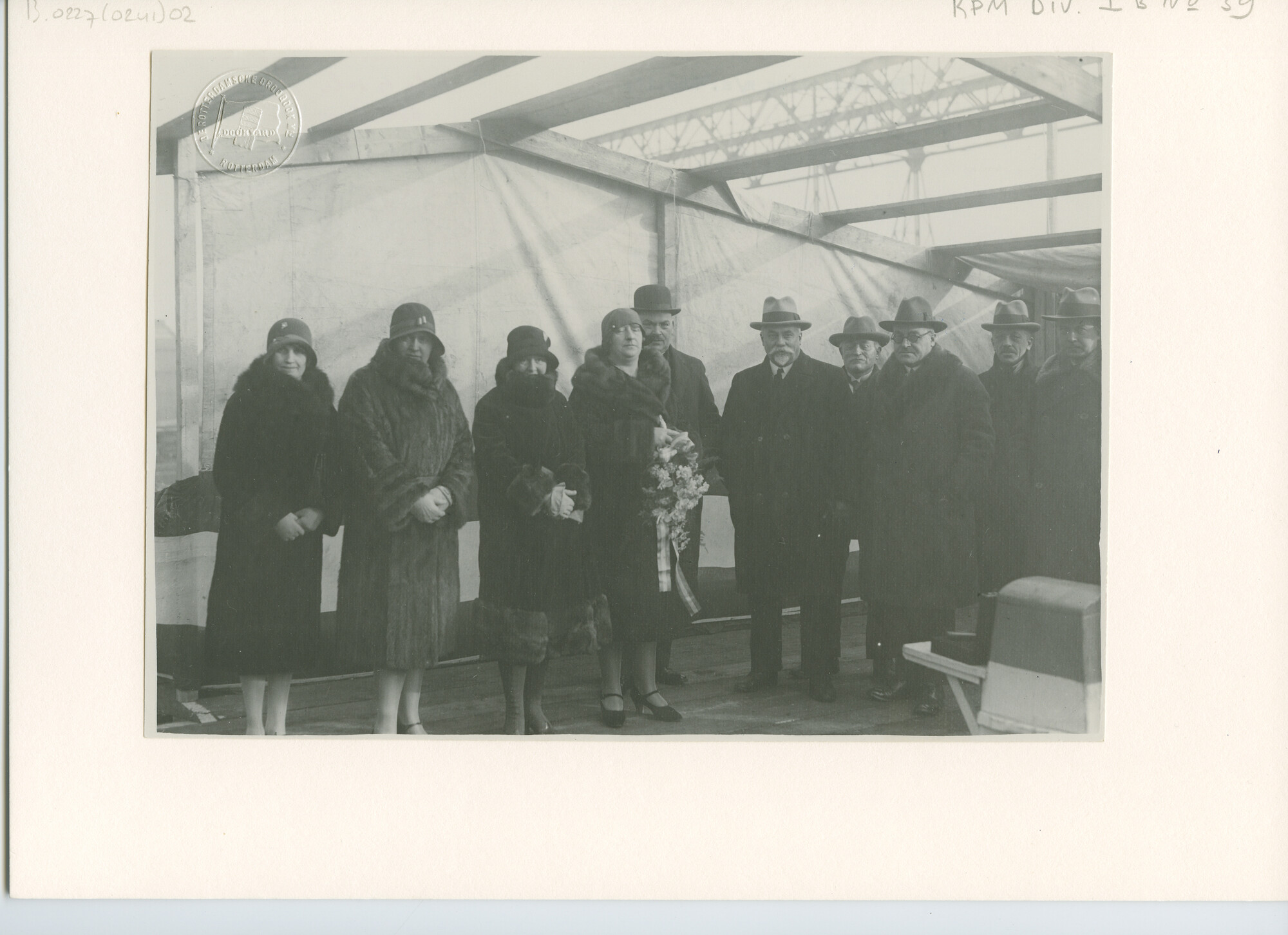 B.0227(0241)02; Foto van de tewaterlating van ms. Moesi bij de RDM te Schiedam; foto