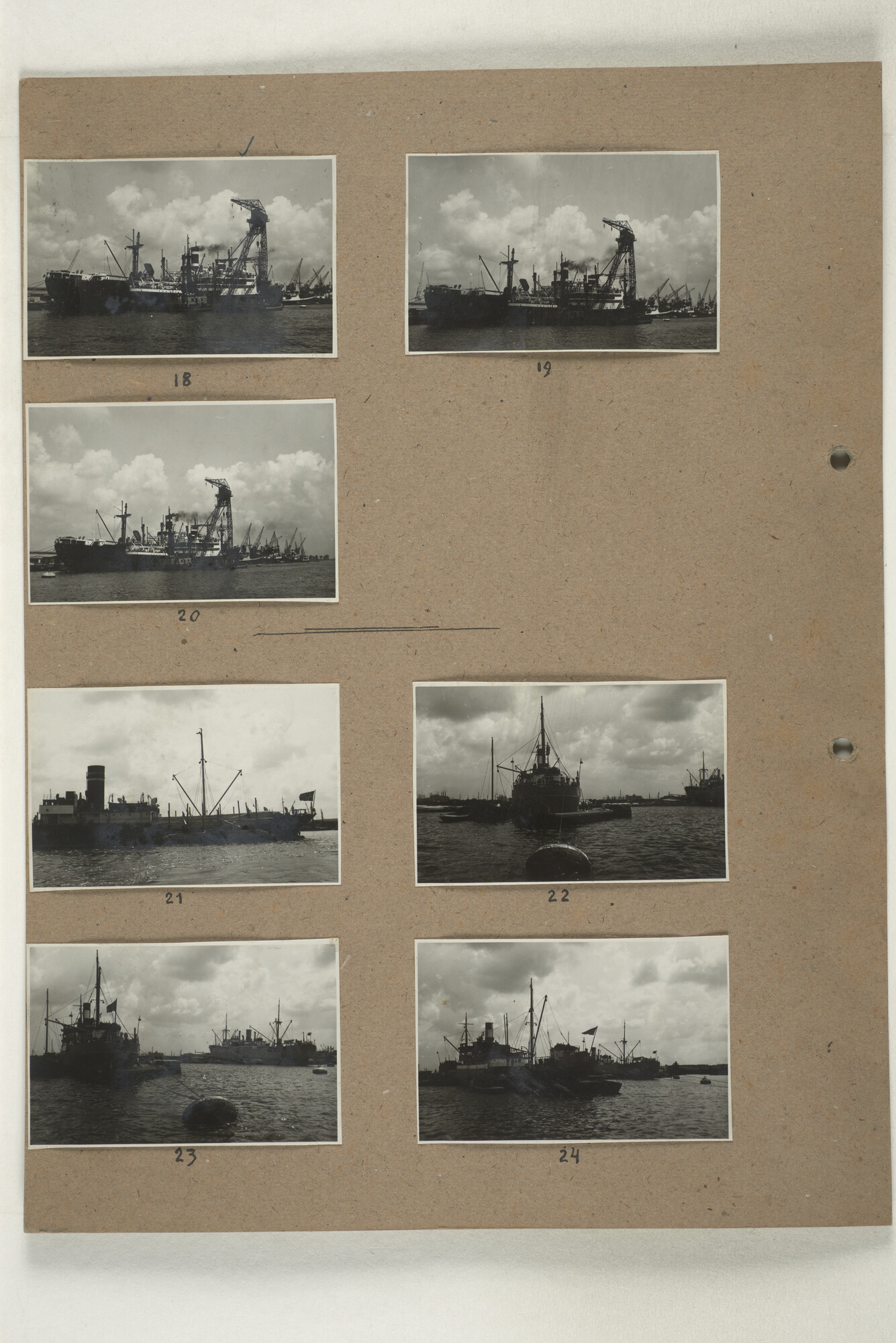 1998.2181; Omslag met een grote hoeveelheid proef foto's gemaakt in opdracht van de Gemeente Handelsinrichtingen en de Vereniging "de Amsterdamsche Haven" te Amsterdam.; omslag