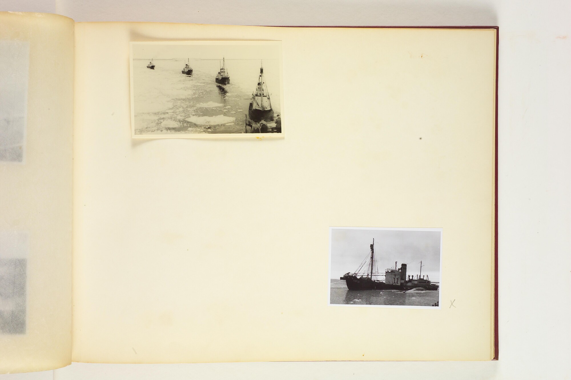 1990.0580; Eerste album met foto's van het walvismoederschip ms. Willem Barendsz (I); fotoalbum