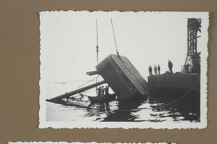 2001.1755; Omslag met vele foto's en knipsels van meest bergingsactiviteiten door Reederij v/h Gebroeders Goedkoop te Amsterdam in de periode 1929 / 1949; omslag