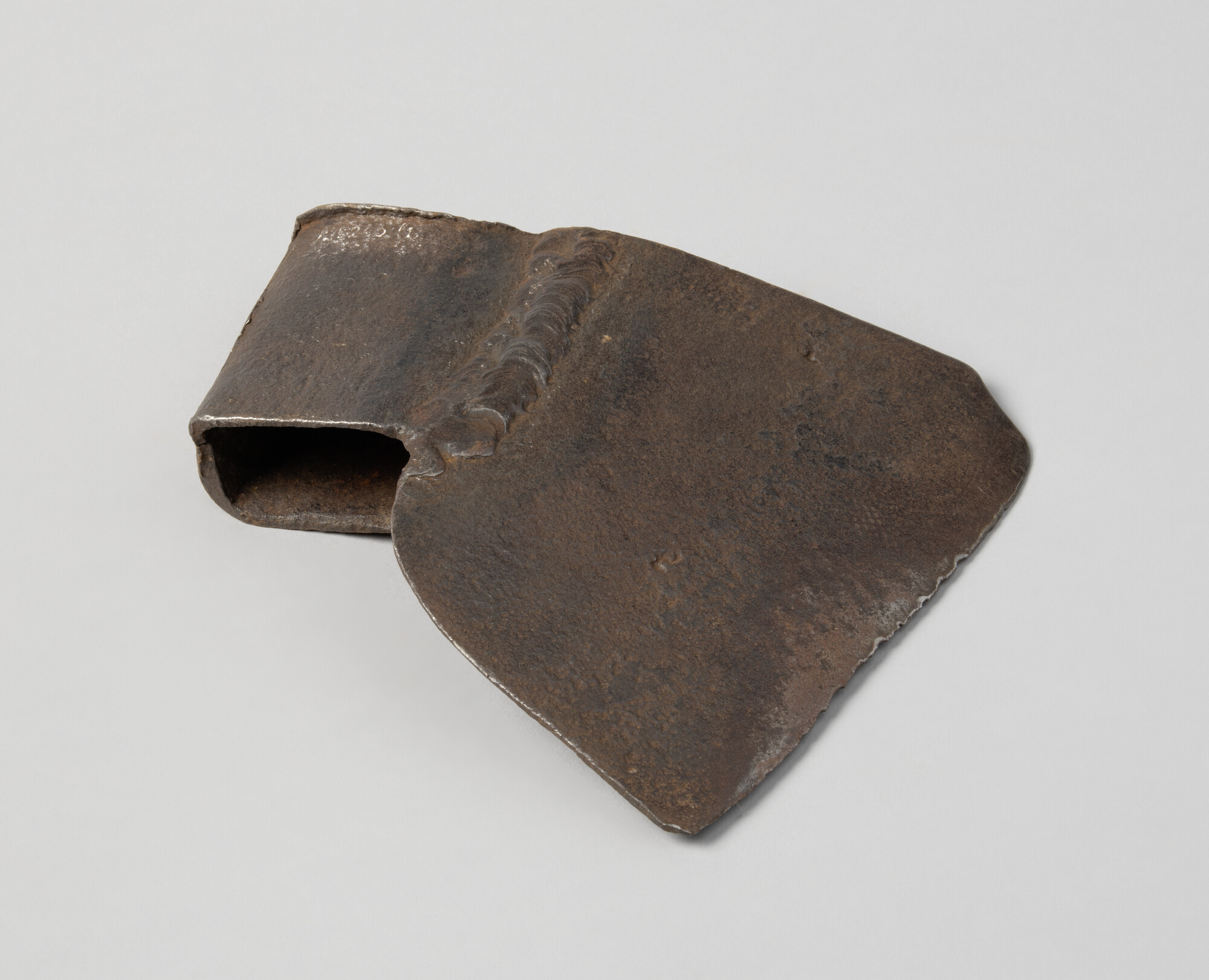 A.5240(02); Kantbijl van gelast ijzer, zonder steel; bijl