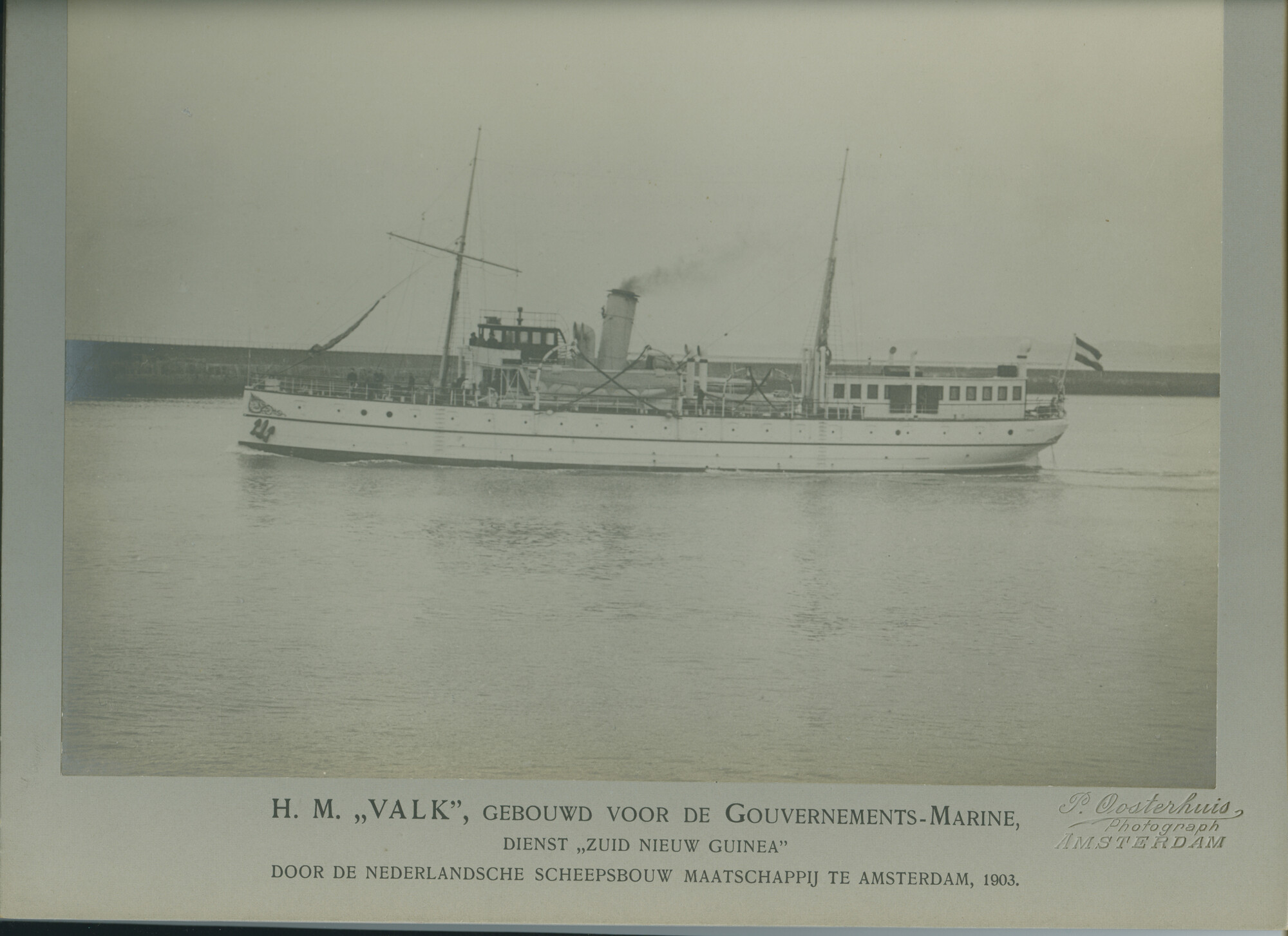 S.5444(00153)01; Foto van het Gouvernementsstoomschip 'Valk'; foto