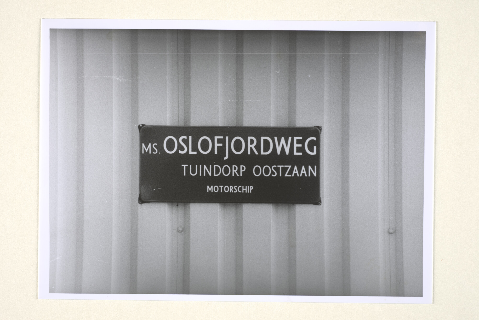 1996.4613; Fotos van straatnaamborden op het voormalige werfterrein van de [...]; fotoreportage