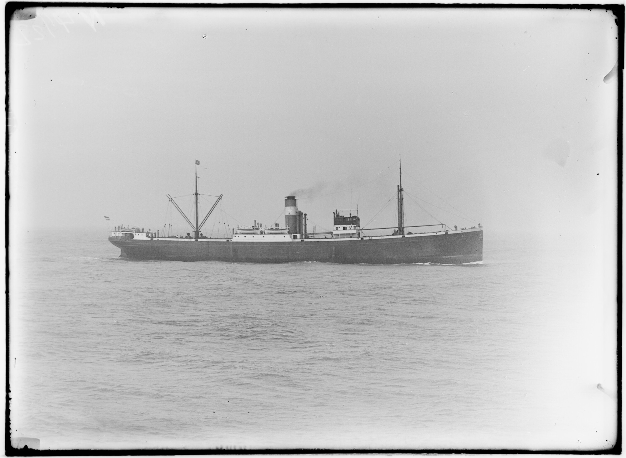 2018.0916; Glasnegatief met scheepsportret van het vrachtschip Alcyone (Nederlands, 1921); glasnegatief