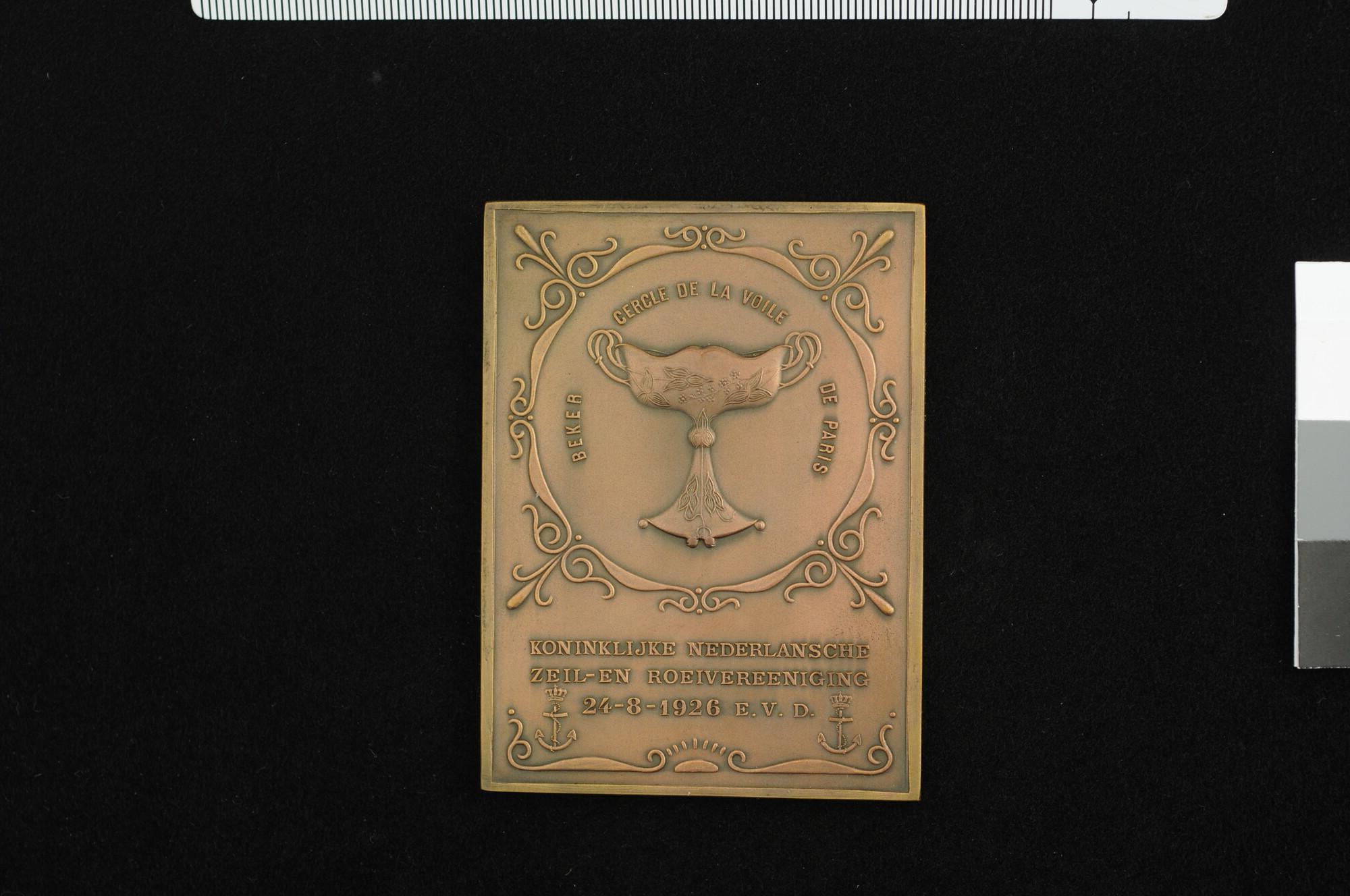 1989.0014; Plaquette op het winnen van de beker van de "Cercle de la Voile de Paris", 1926; plaquette