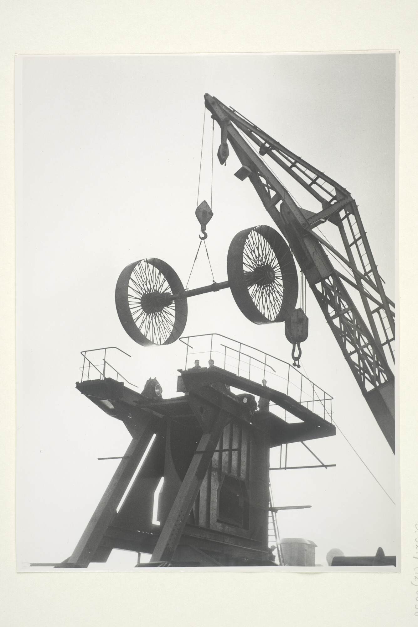 S.5219(12)0058; Foto's van de molen-constructie in aanbouw van de emmerbaggermolen 'Mereveo' voor K.L. Kalis & Zn; fotoreportage