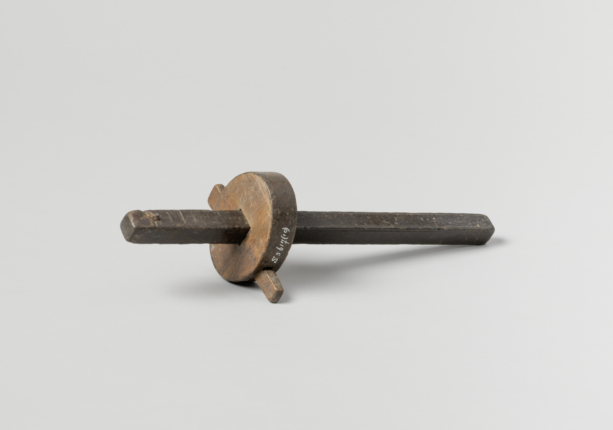 S.5617(10); Palmhouten schuif, balk met afkraspen; kruishout
