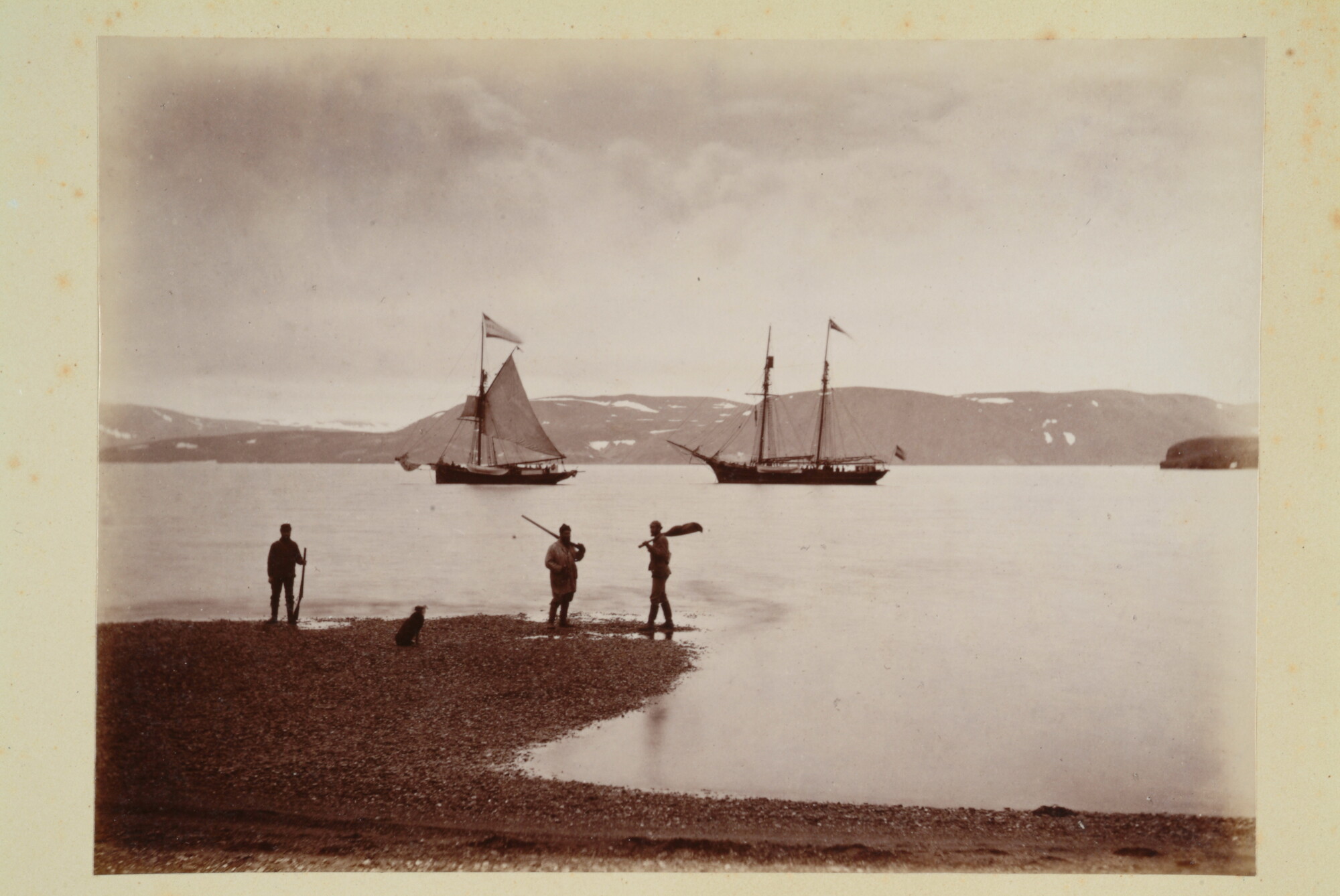 S.2956(09); Album met foto's van de Tweede Noordpoolexpeditie van de Willem Barents; fotoalbum