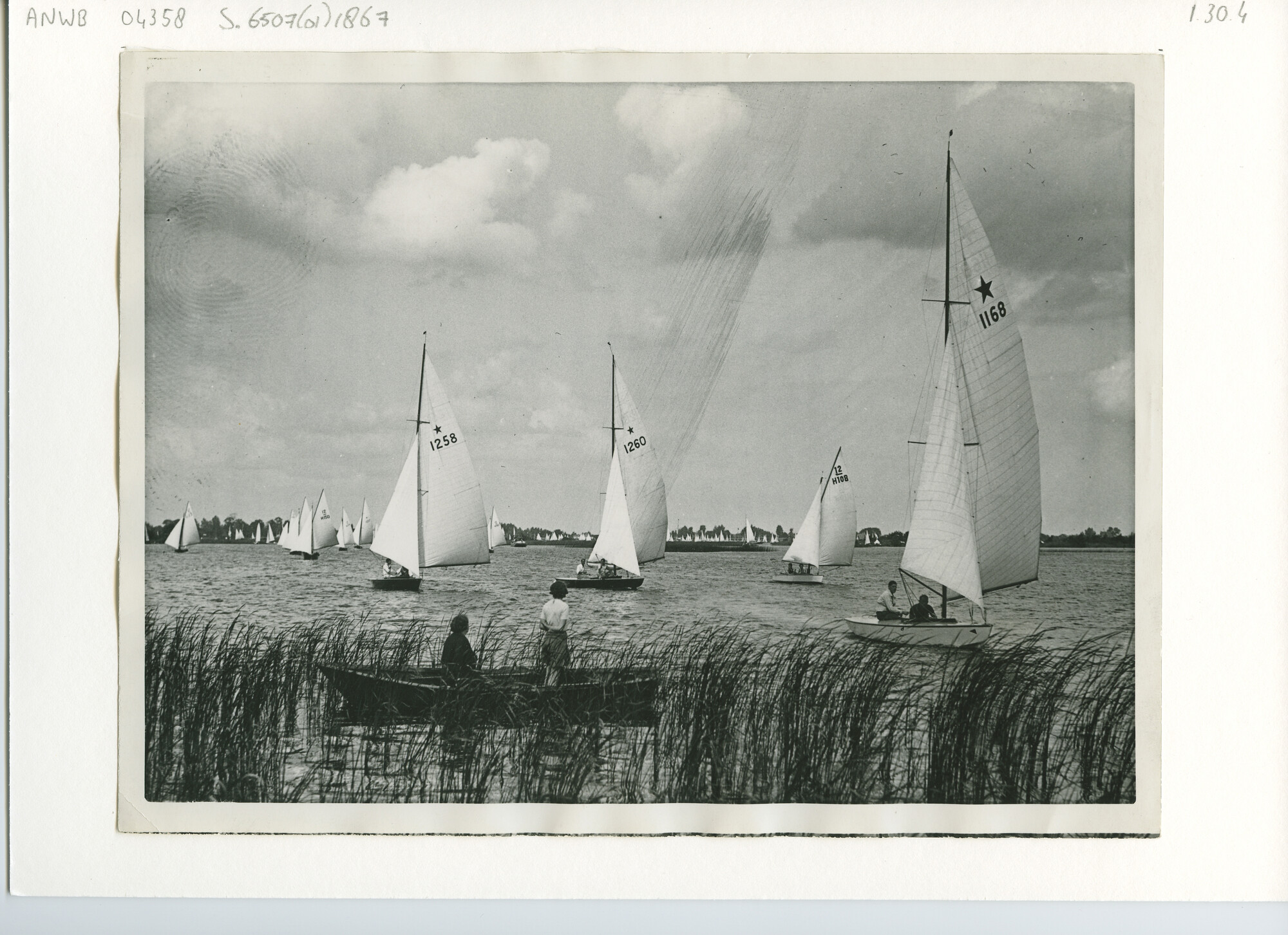 S.6507(01)1867; Foto van Internationale Zeilwedstrijden op de  Loosdrechtse Plassen van de Holland Week.; foto