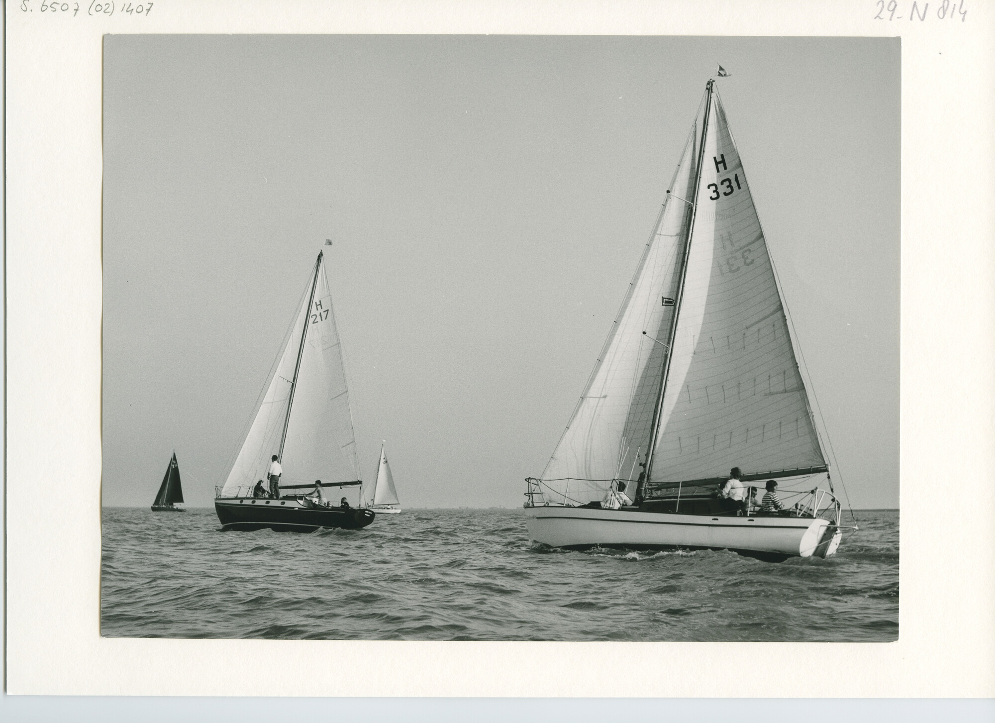 S.6507(02)1407.02; Zwart-wit foto van de 100-Mijl-race 1960 op het IJsselmeer; foto
