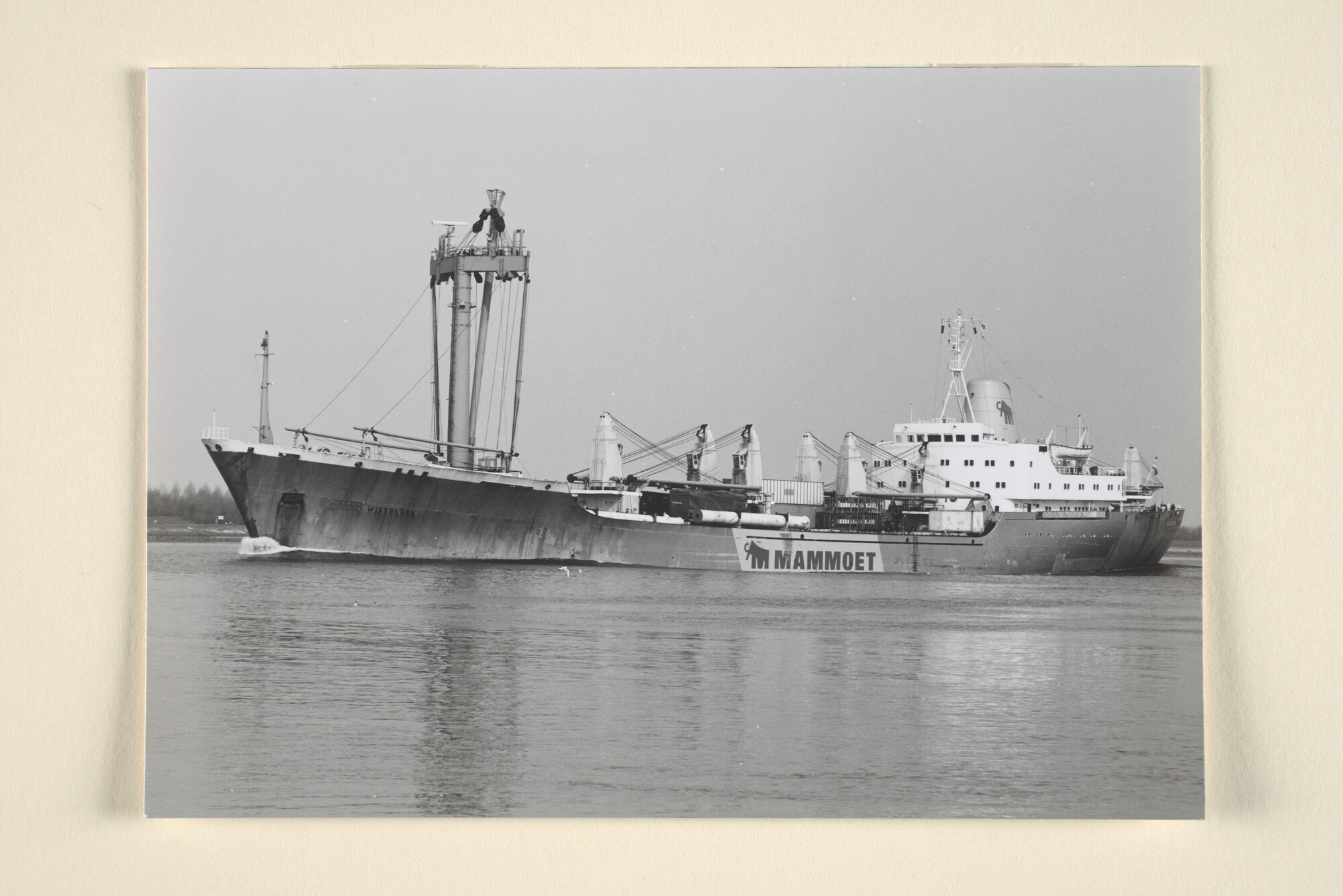 1996.1329; Het vrachtschip ms. Wissekerk (ex- Nedlloyd Wissekerk) van Mammoet [...]; foto