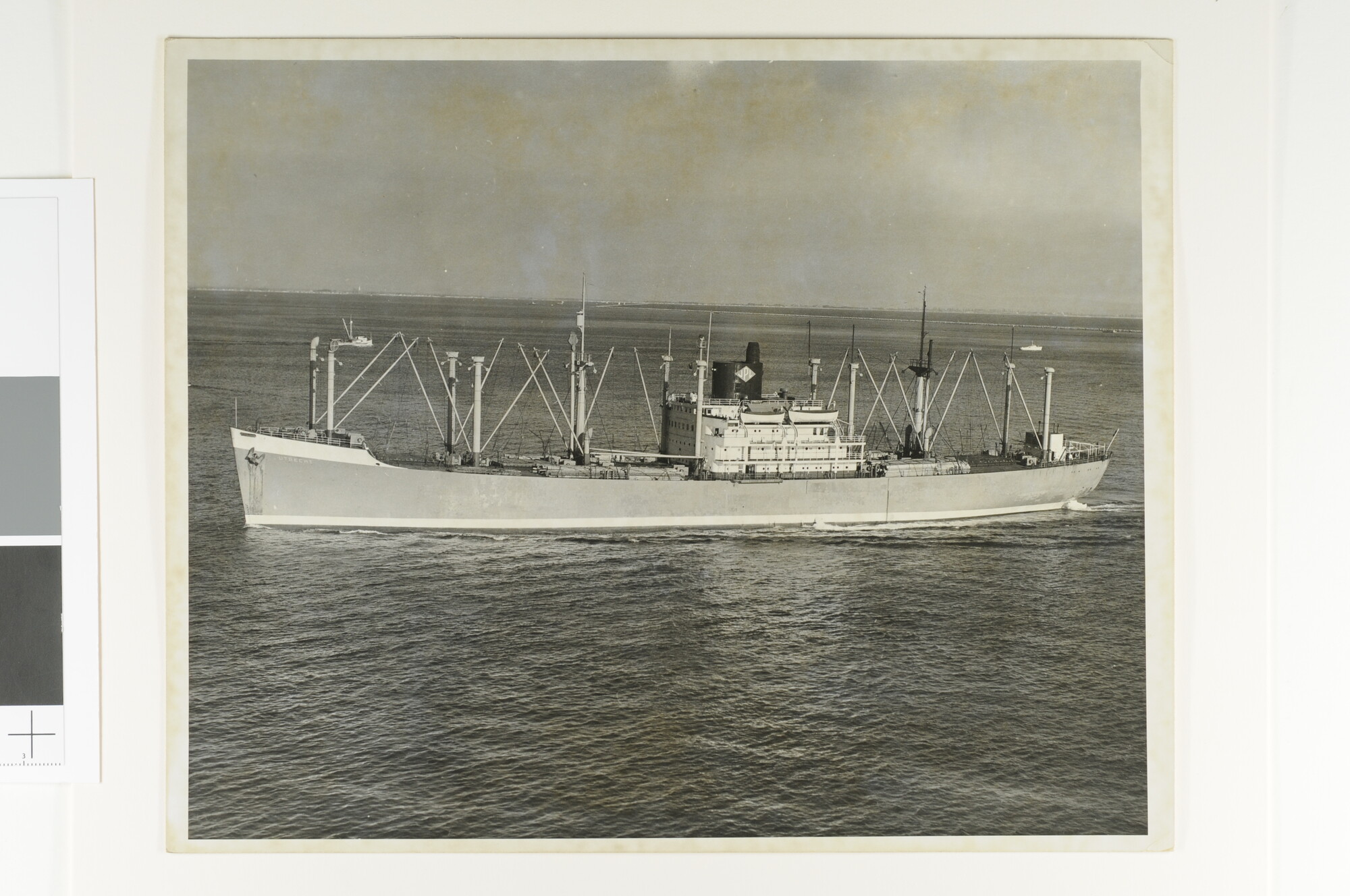 A.4426(27); Het vrachtschip ss. 'Utrecht' van de Koninklijke Rotterdamsche Lloyd gezien op zee; foto