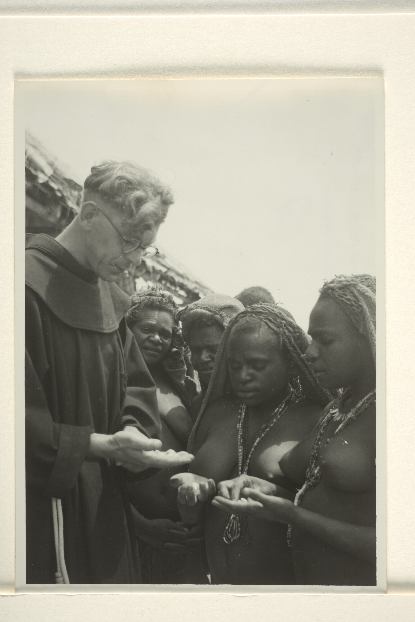 1997.1343; Fotoimpressies van papoea's rond de Wisselmeren in Nederlands Nieuw Guinea; fotoreportage