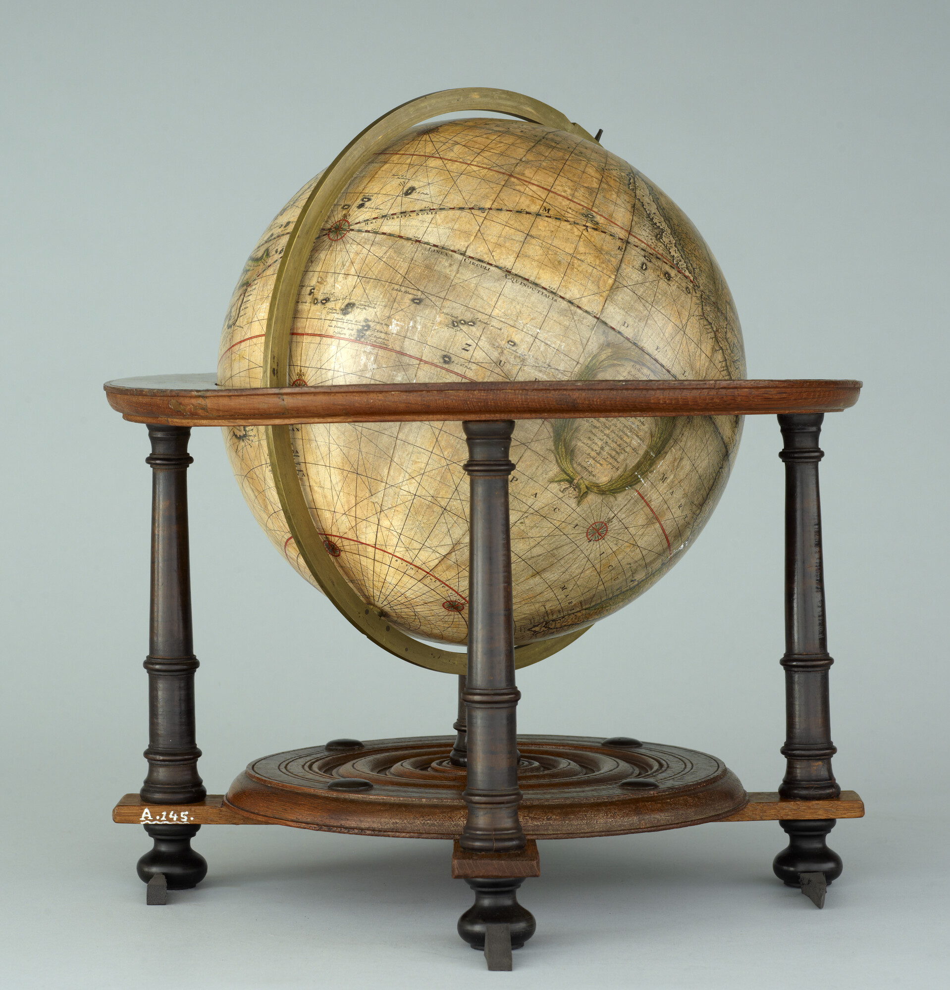 A.0145(025)07; Aardglobe van 31 cm. in doorsnede door Gerard en Leonard Valk, 1700; globe