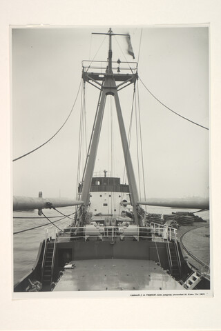 S.5219(12)0084; Interieurfoto's van de kustvaarder ms. 'Oosterburgh' van Wm; fotoreportage