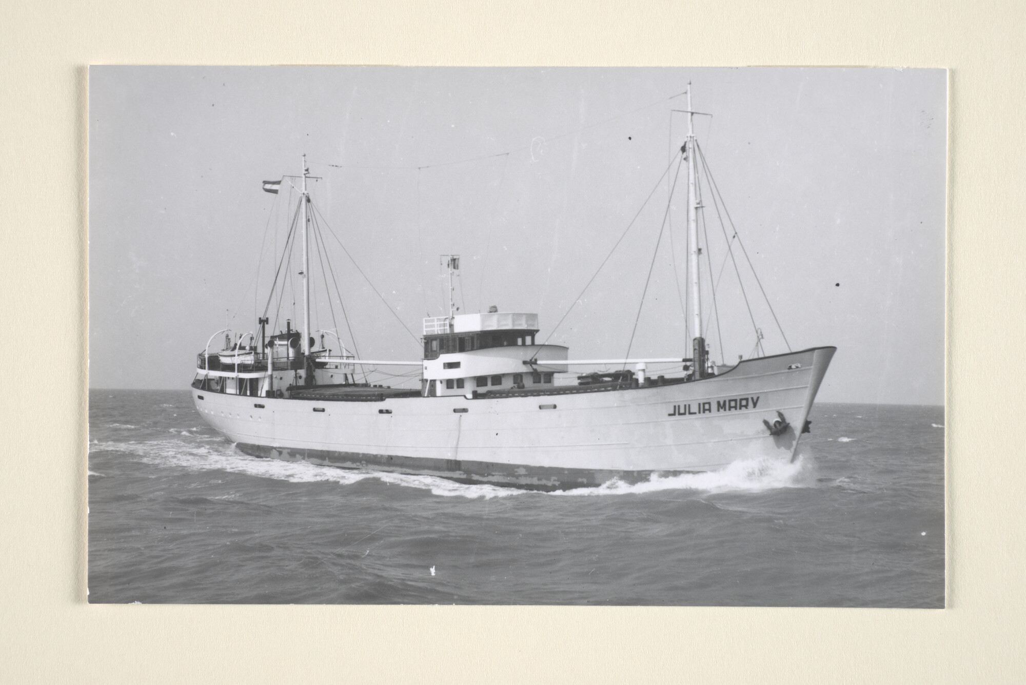 1996.2188; De coaster ms. Julia Mary van Terwogt & Lagers te Amsterdam [...]; foto