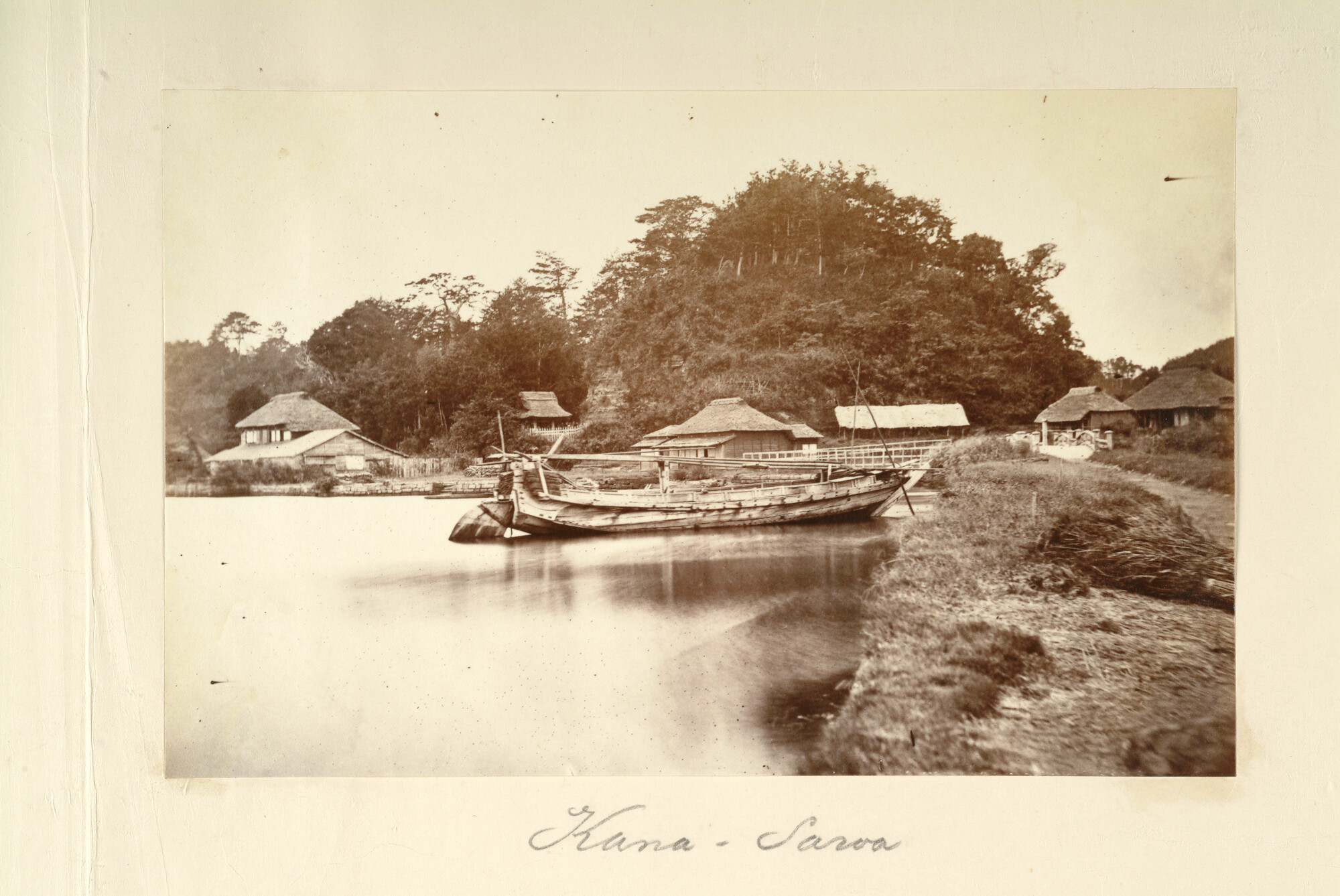 S.3628(02); Album nr. 1 uit een serie van drie van de Nederlandse consul in Japan Dirk de Graeff van Polsbroek; fotoalbum