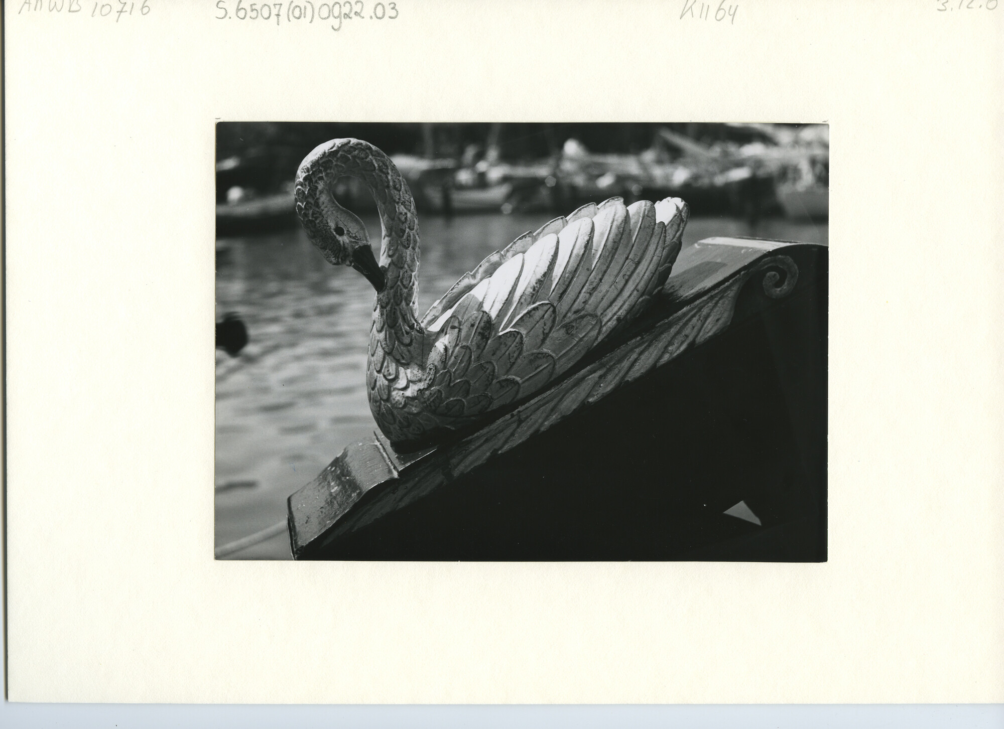 S.6507(01)0922.03; Foto van scheepssier op ronde en platbodemjachten; foto
