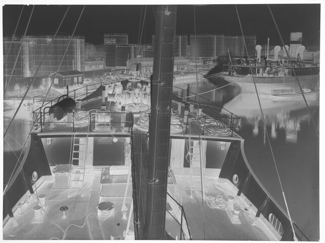 1998.1791; Sfeerbeeld van de Texaco olietanks aan de Petroleumhaven te Amsterdam; negatief