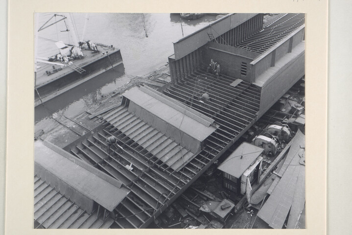 1994.1043; Foto's van de bouw bij Scheepswerf Van Goor Monnickendam van de coaster ms. 'Lenie', van de 'Pergo' en van de hopper-zuiger 'Reimerswaal'; fotoalbum