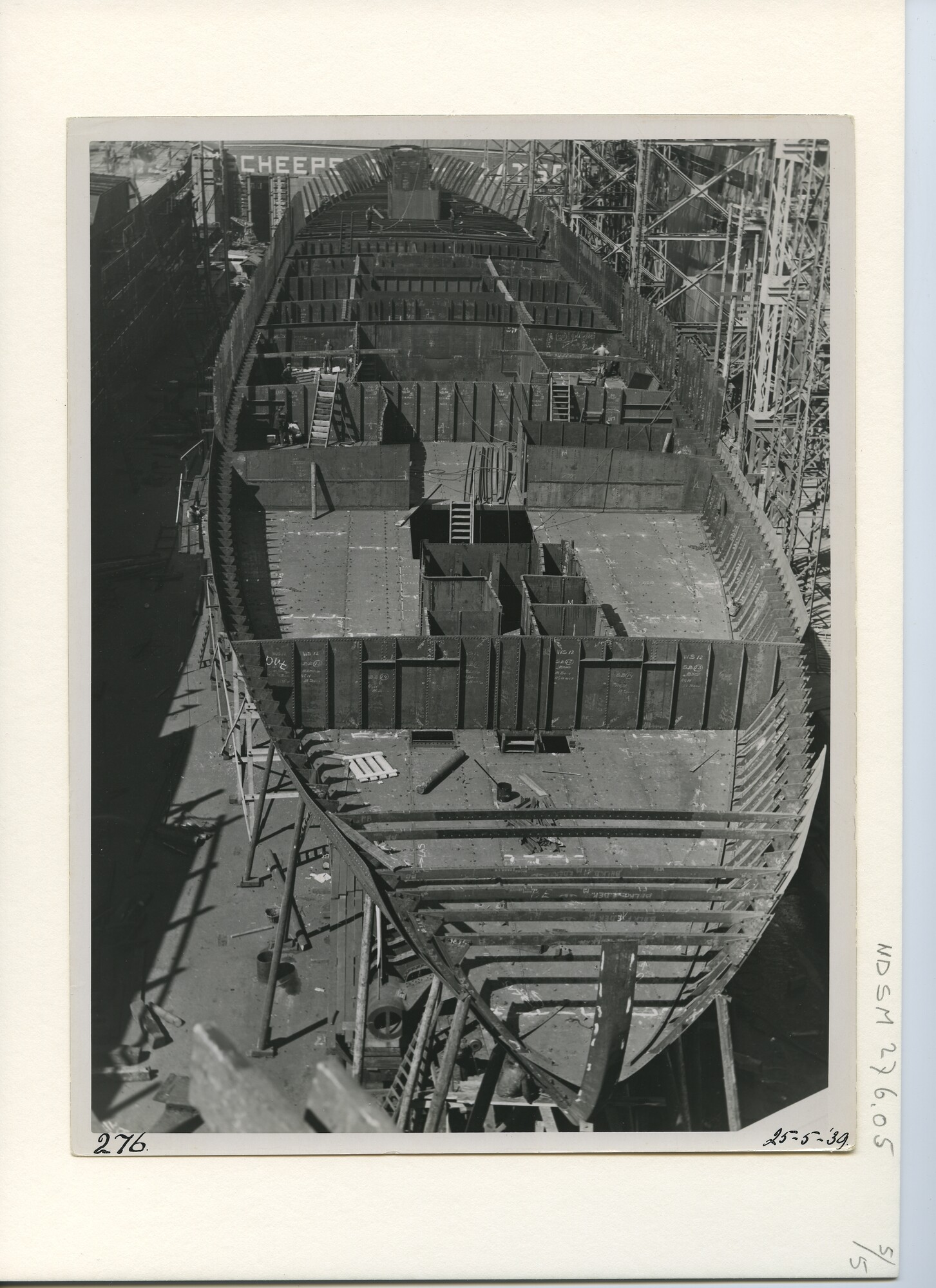 S.5444(1500)5; Foto van het passagiersschip tes. Viacheslav Molotov in aanbouw bij de NSM; foto