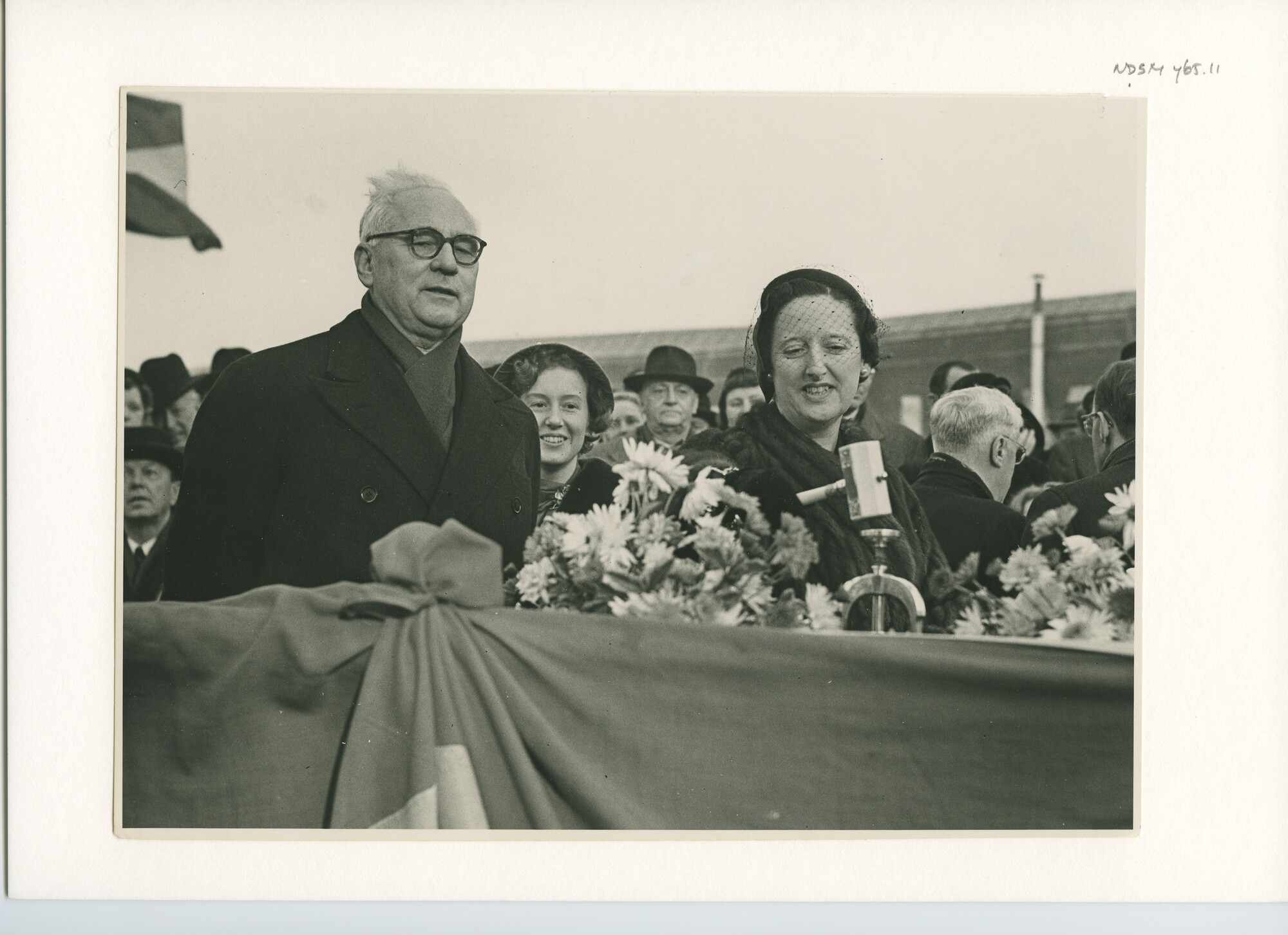 S.5444(2585)3; Foto van de tewaterlating van de tanker ms. Dorestad van de Amsterdam; foto