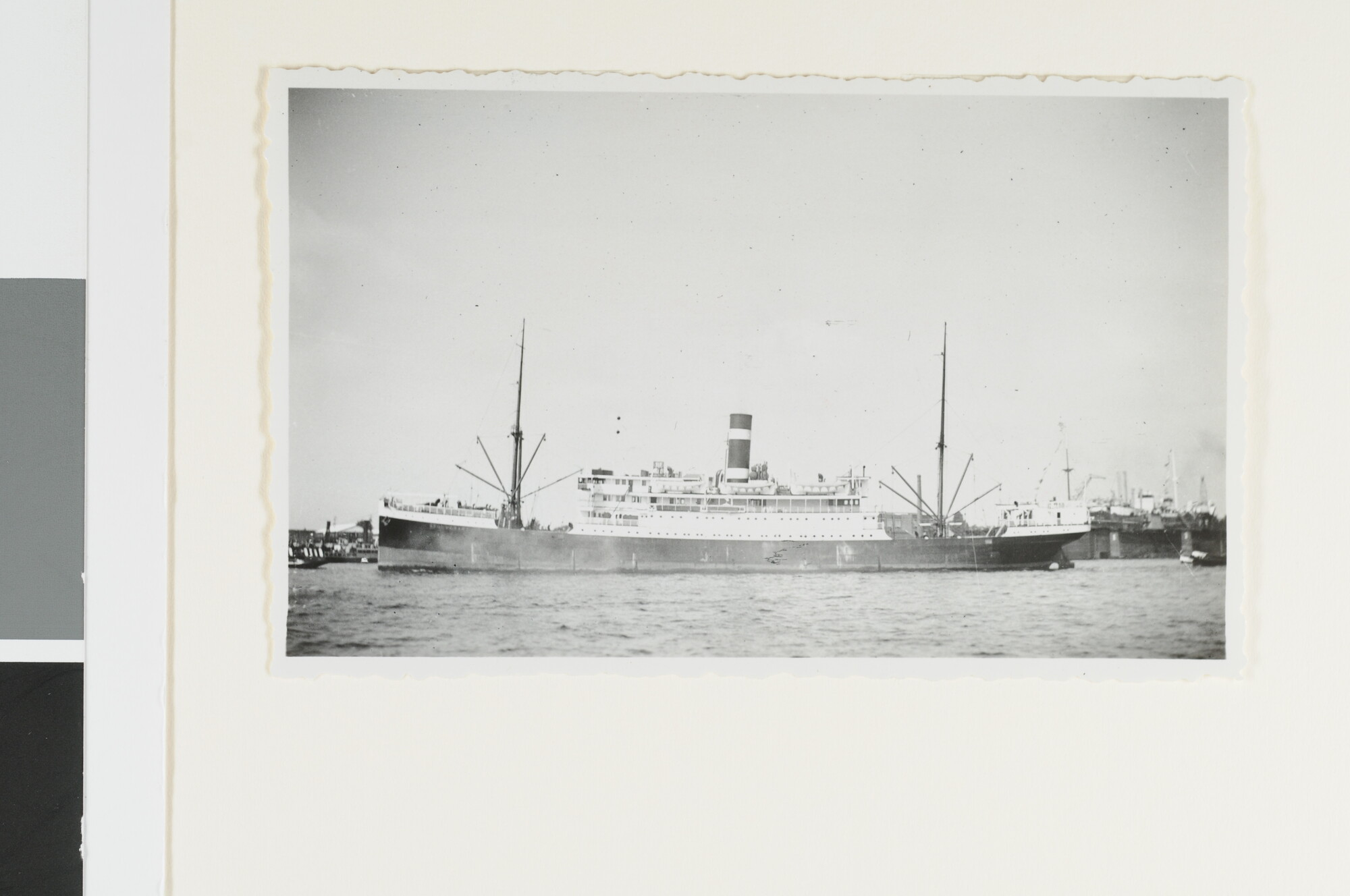 S.4380(04)566; Het passagiersschip ss. Stuyvesant van de KNSM; foto