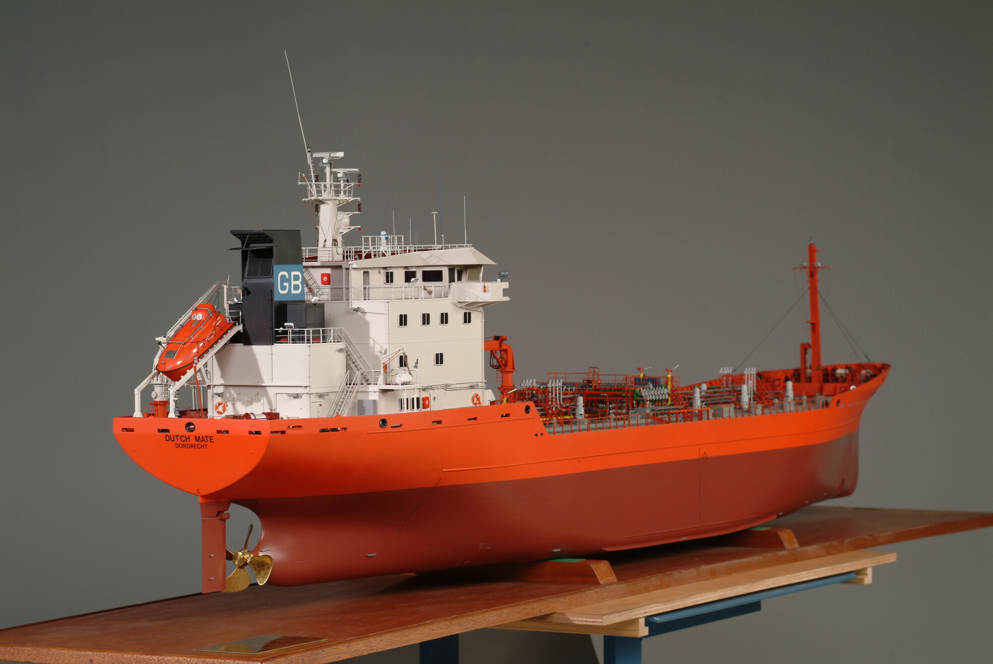 1992.0599; Model van de chemicaliëntanker Dutch Mate; scheepsmodel