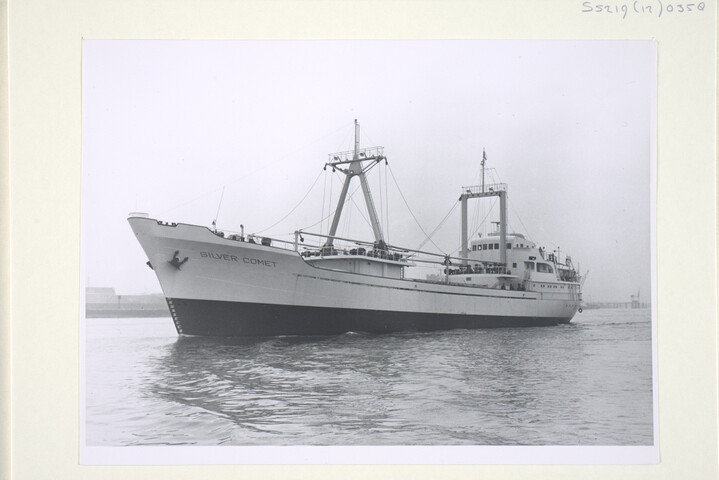 S.5219(12)0358; Foto's van het koelschip ms. 'Silver Comet', gebouwd bij de ASM, afgemeerd langs de Parkkade te Rotterdam; fotoreportage