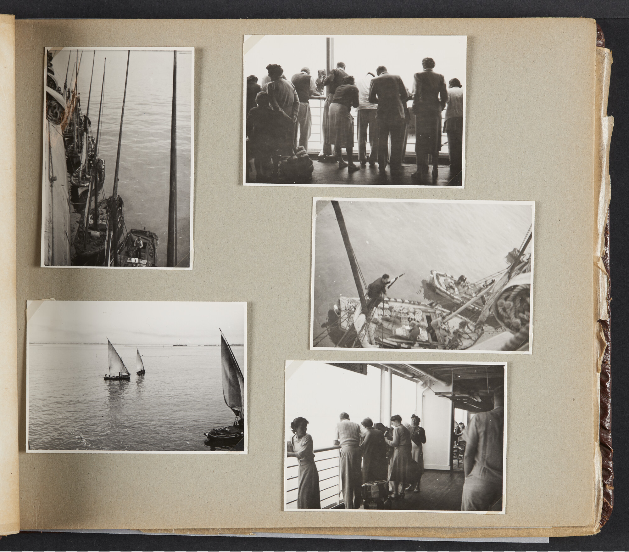 2019.0671; Fotoalbum van het echtpaar Jan van der Meer Mohr en Johanna van der Meer Mohr-van Ruler van hun reis op ms. Oranje van Tandjong Priok naar Amsterdam tussen 18 december 1953 en 7 januari 1954; fotoalbum