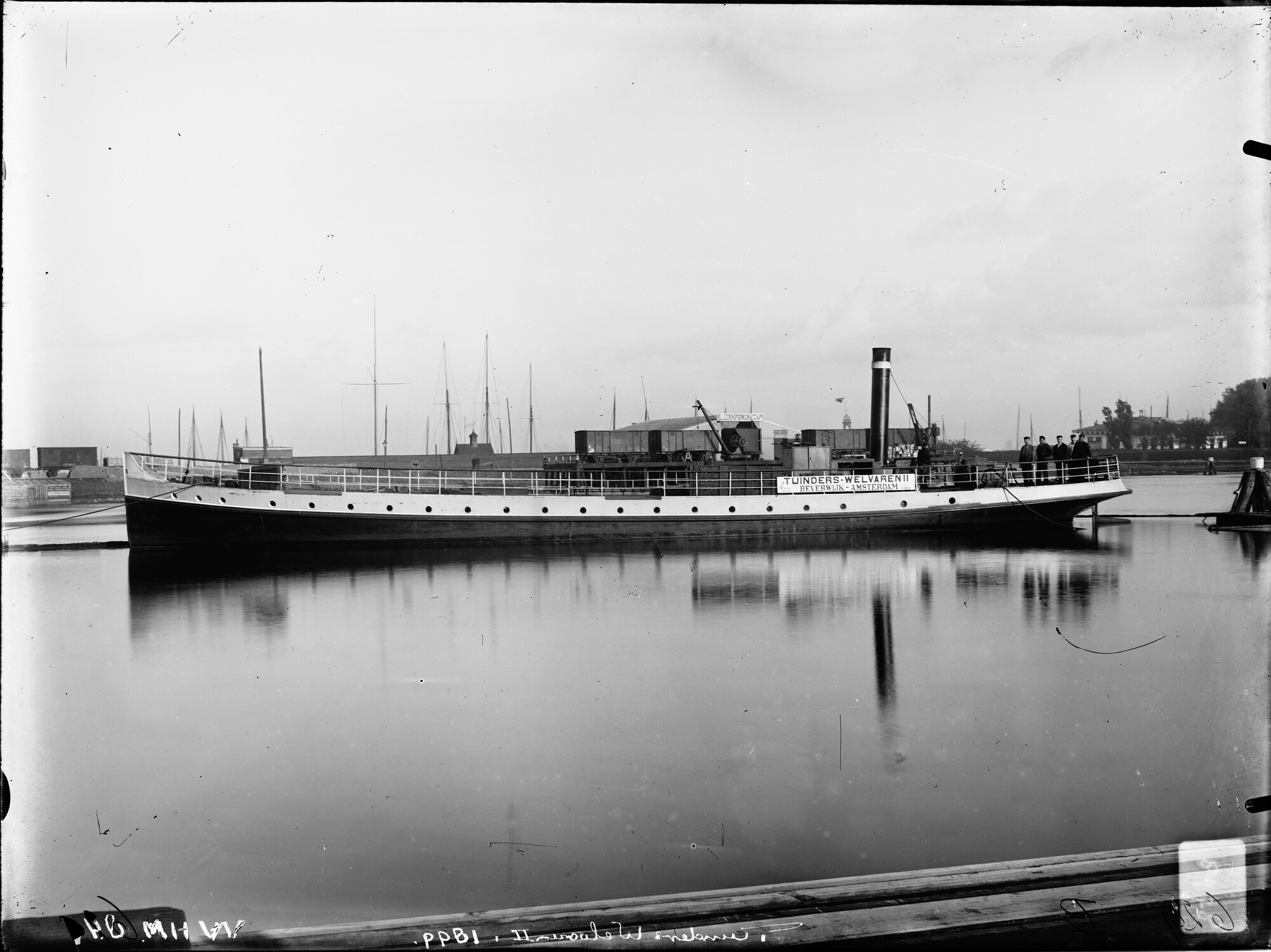 S.1156(06)193a2; Negatief van het binnenvaartschip ss. Tuinders Welvaren II, gebouwd tussen januari en juli 1899; negatief