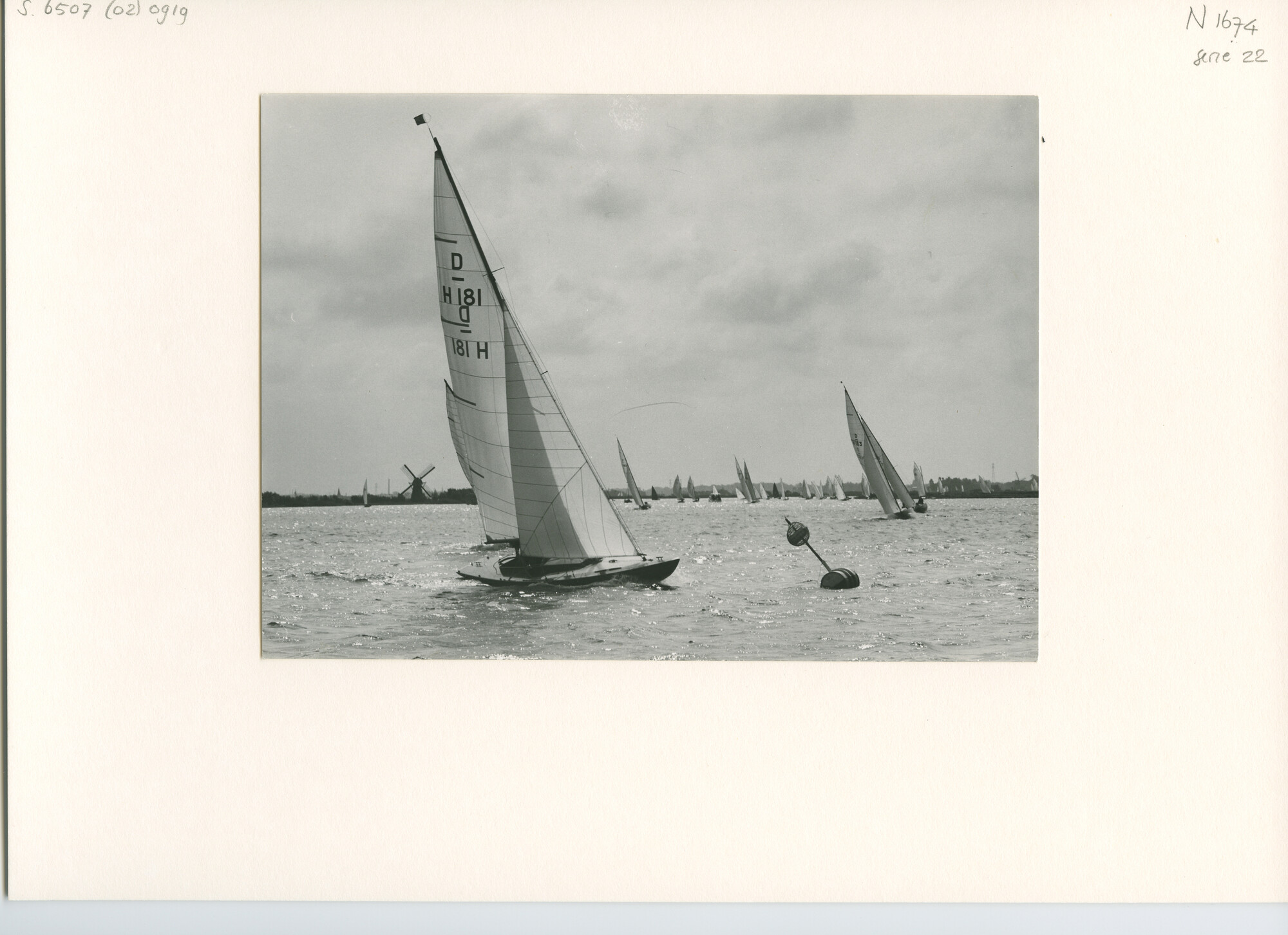 S.6507(02)0919.02; Zwart-wit foto van de Kaagweek 1960: de Drakenklasse; foto